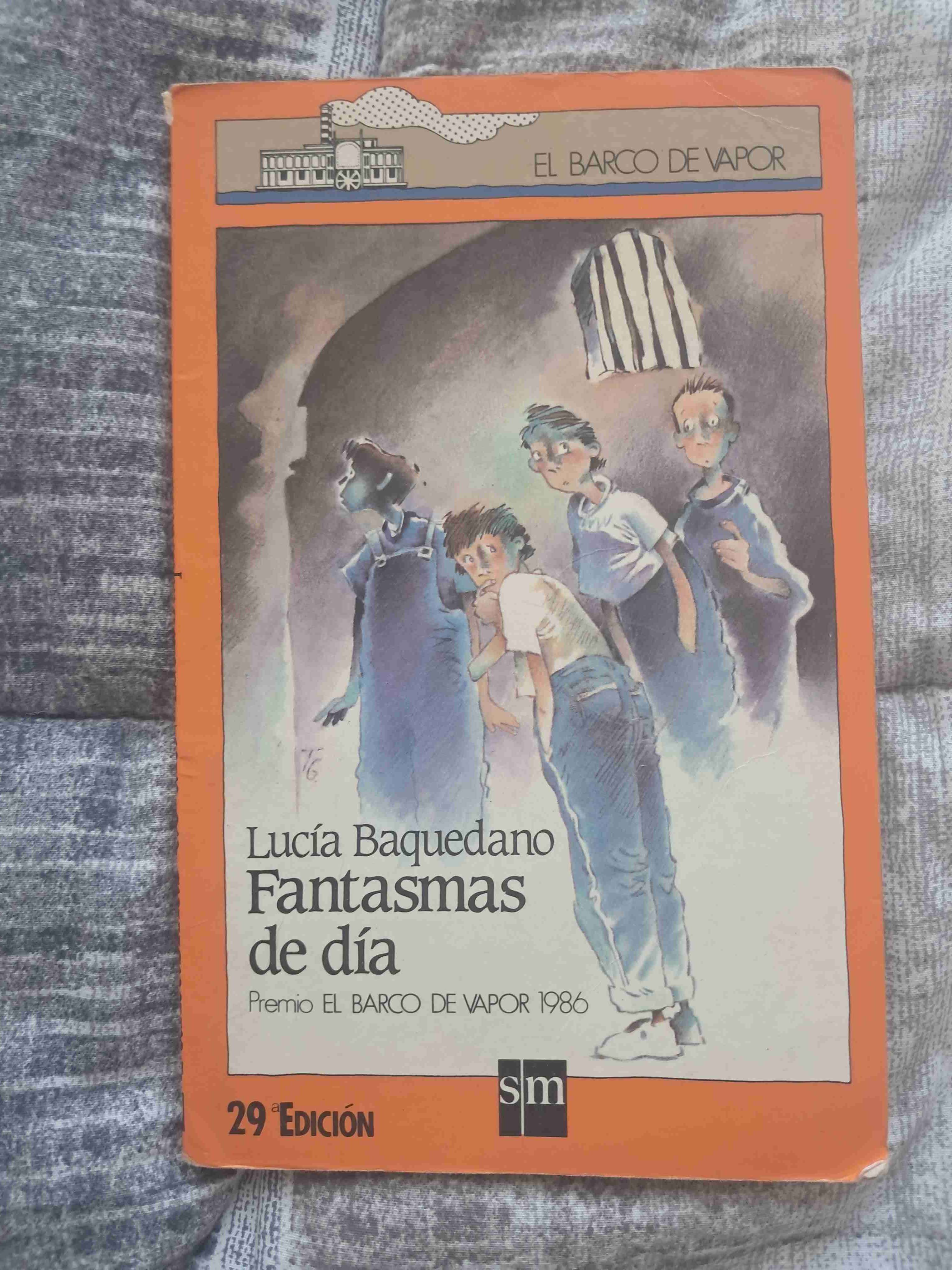 Libro Fantasmas de día lucia baqueano