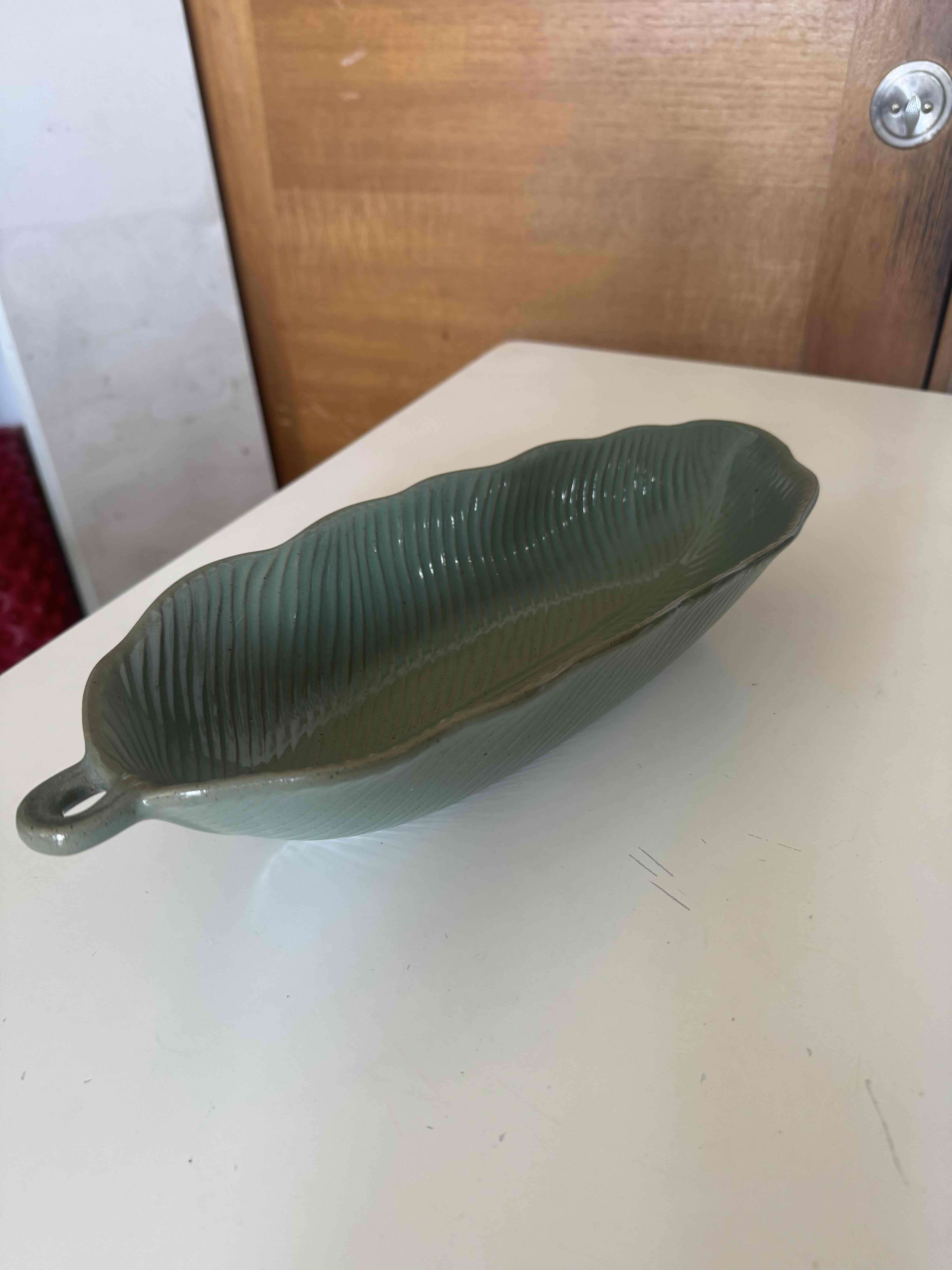 Fuente de cerámica verde