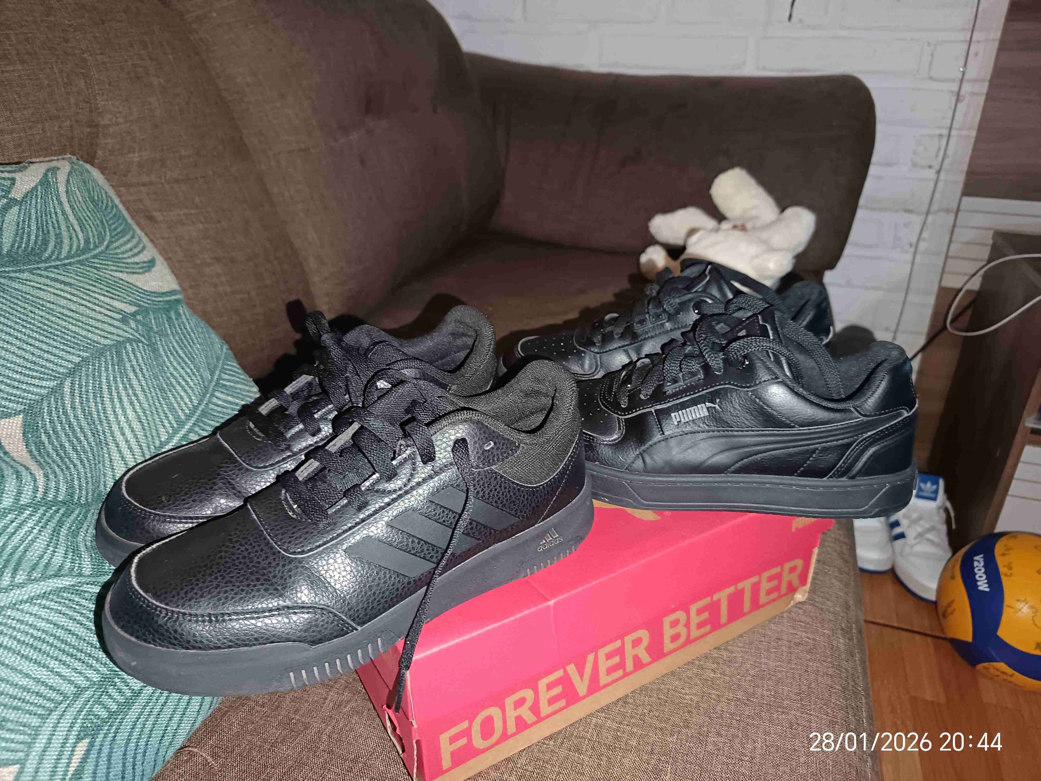 Zapatillas negras Adidas y Puma