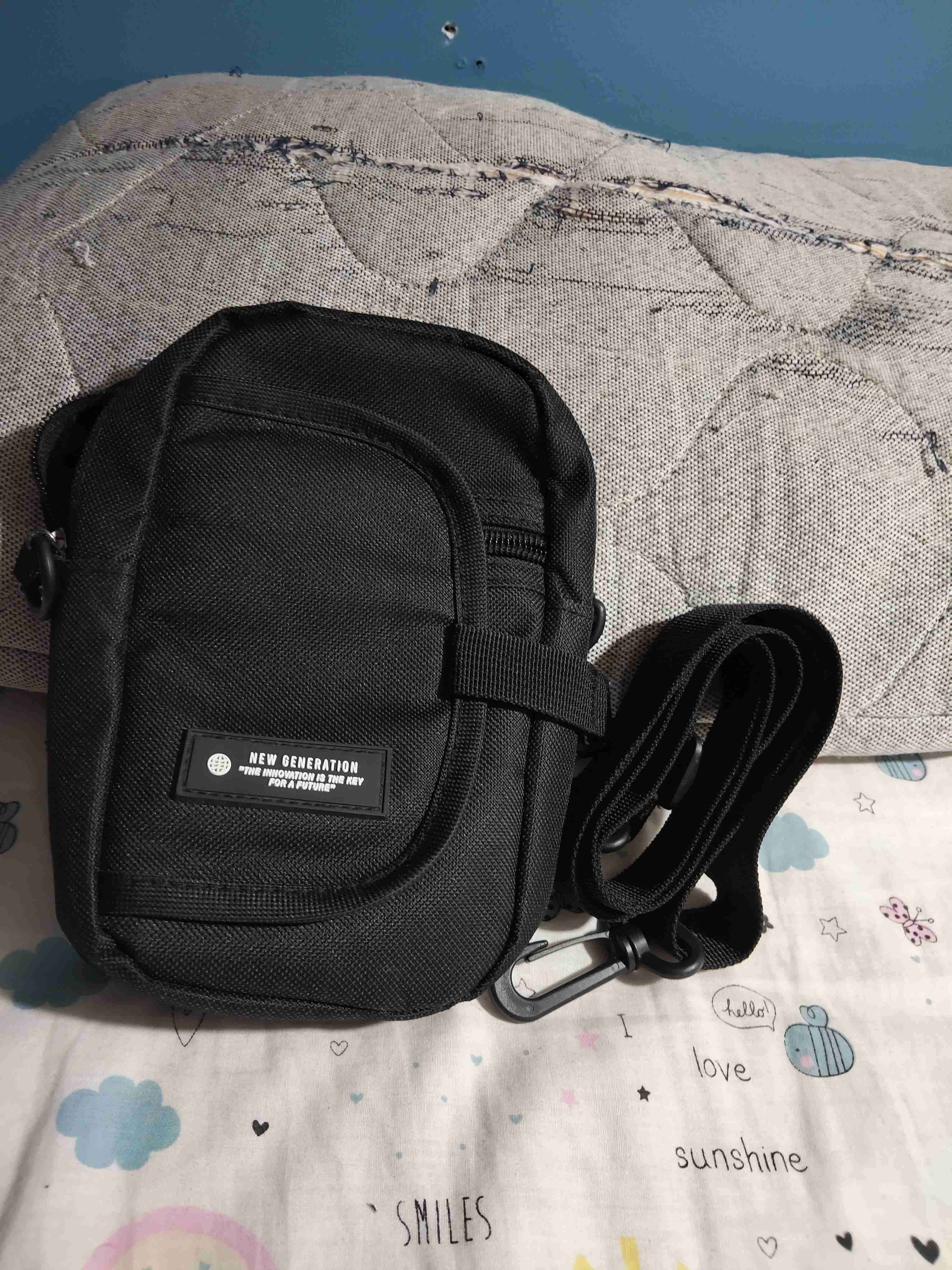 Bolso bandolera negro compacto