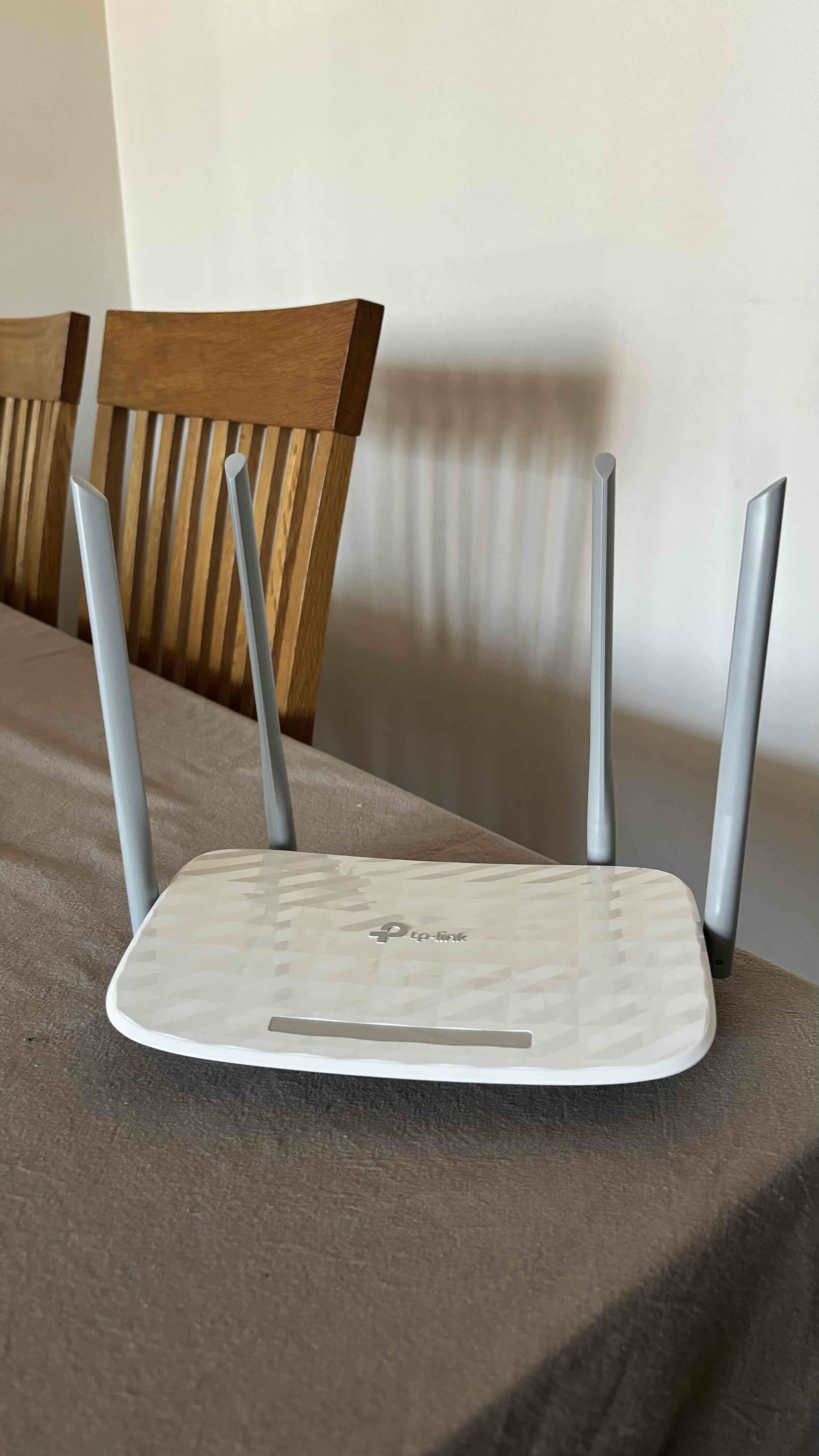 Router TP-Link con antenas - miniatura 3