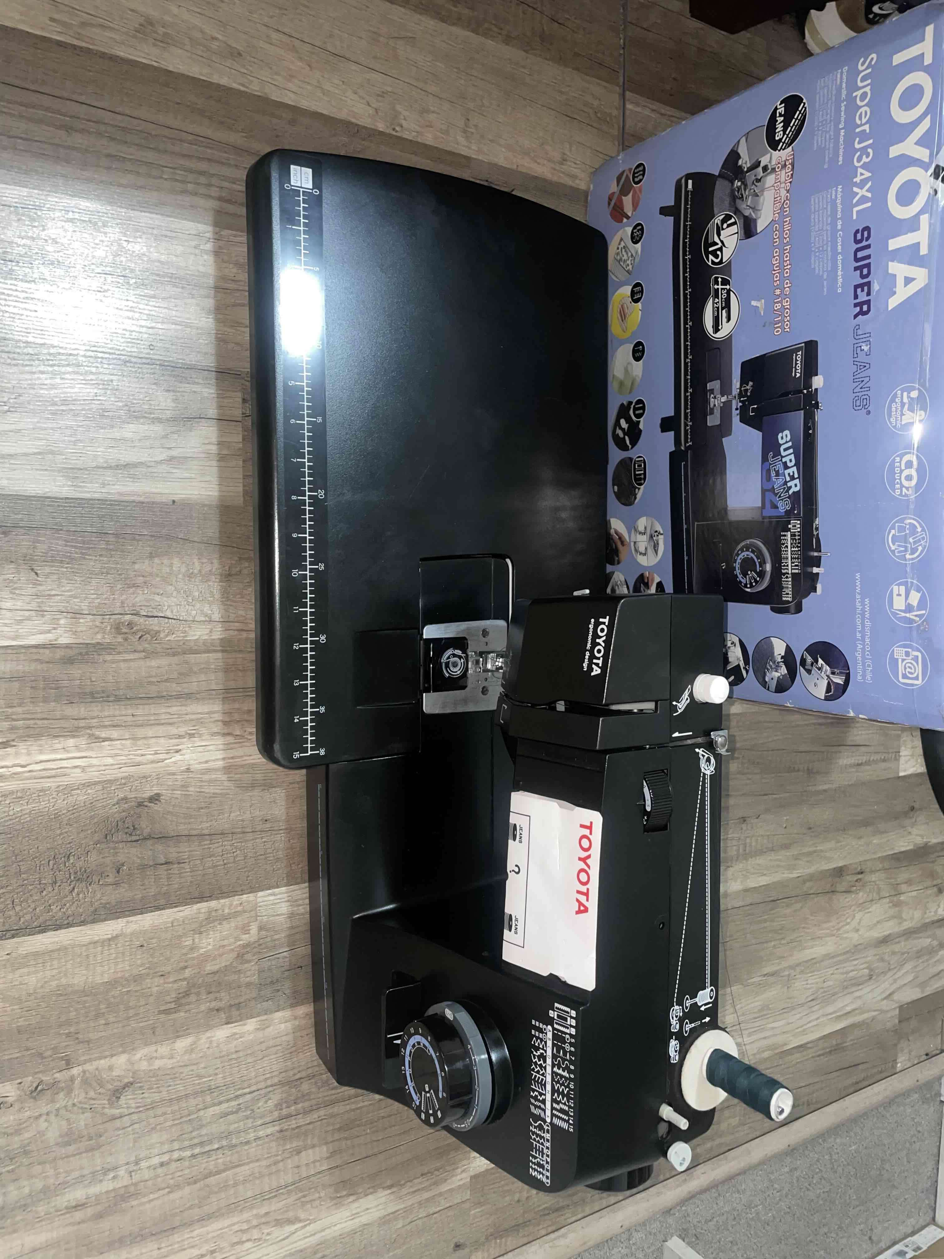 Máquina de coser Toyota Super J34XL - miniatura 2