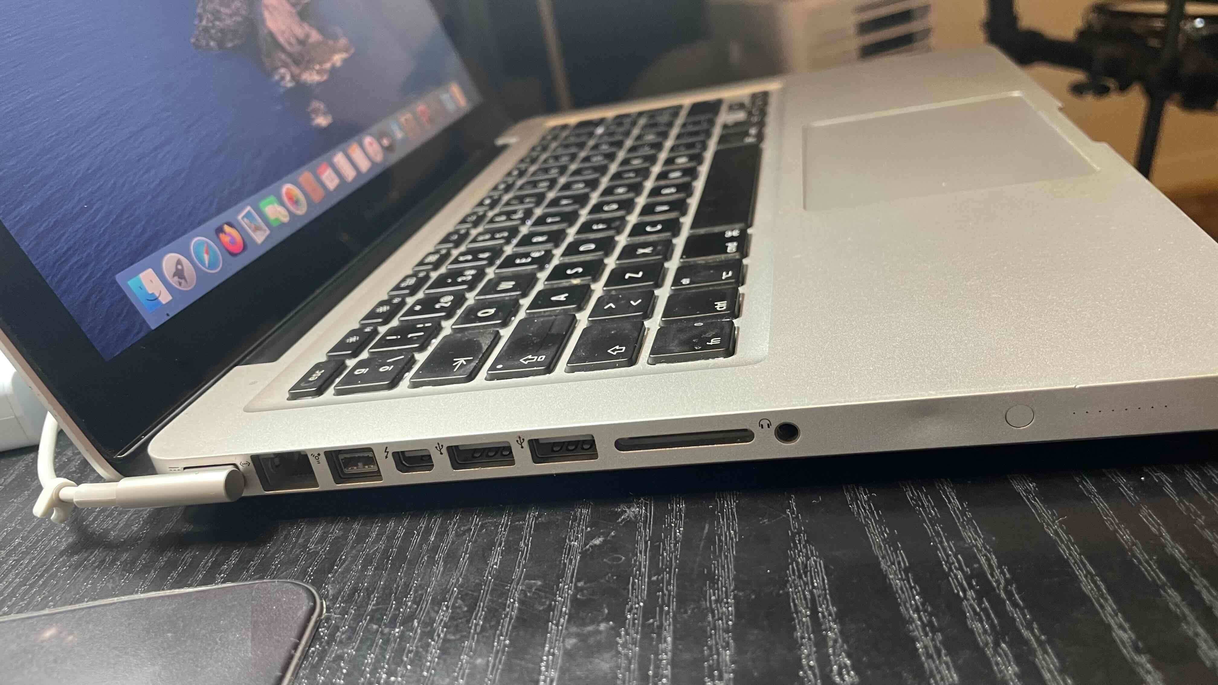 MacBook Pro usado en excelente estado. Una joya. - miniatura 2