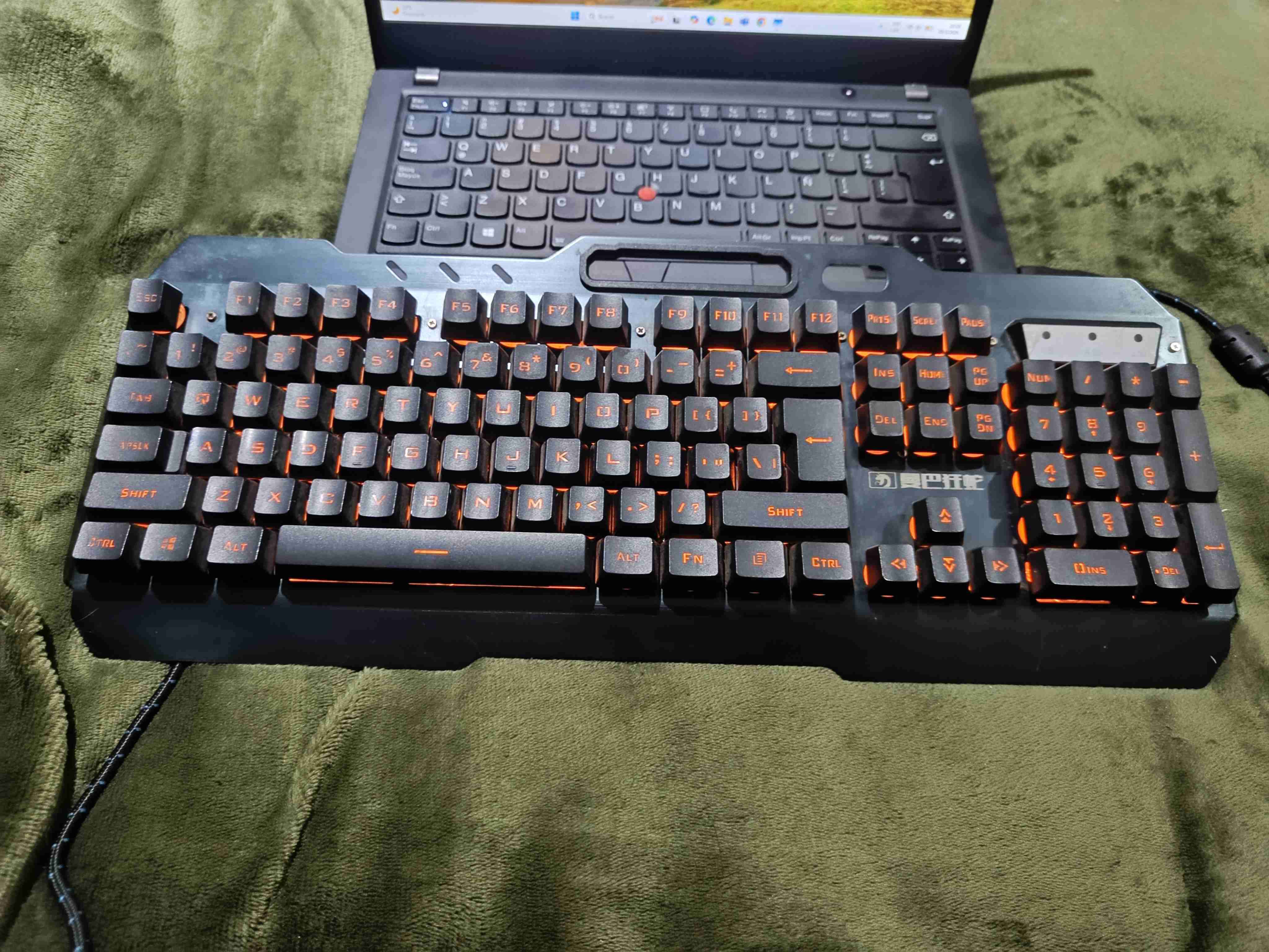 Teclado mecánico retroiluminado - miniatura 3