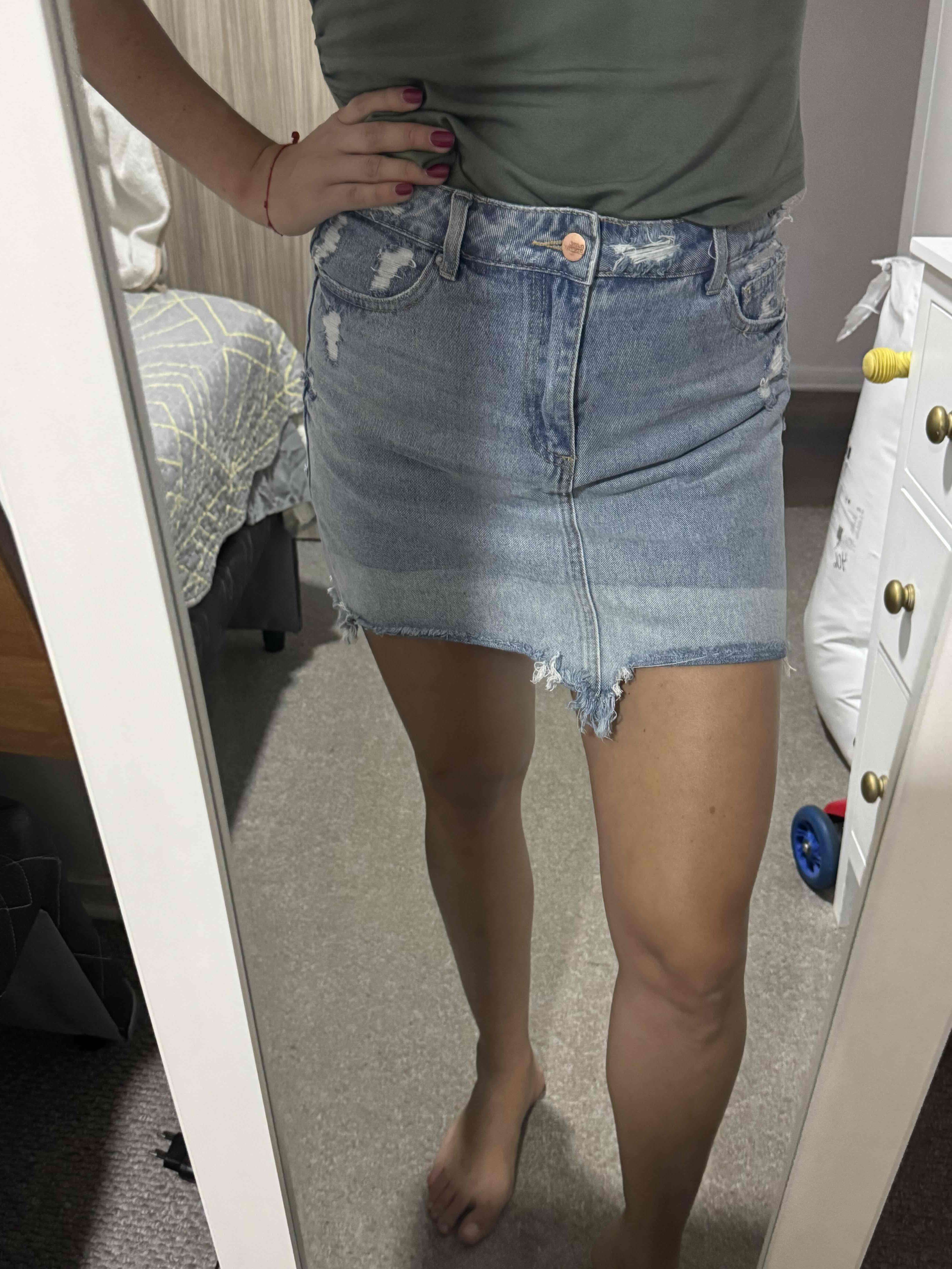 Falda de mezclilla azul desgastada - miniatura 3