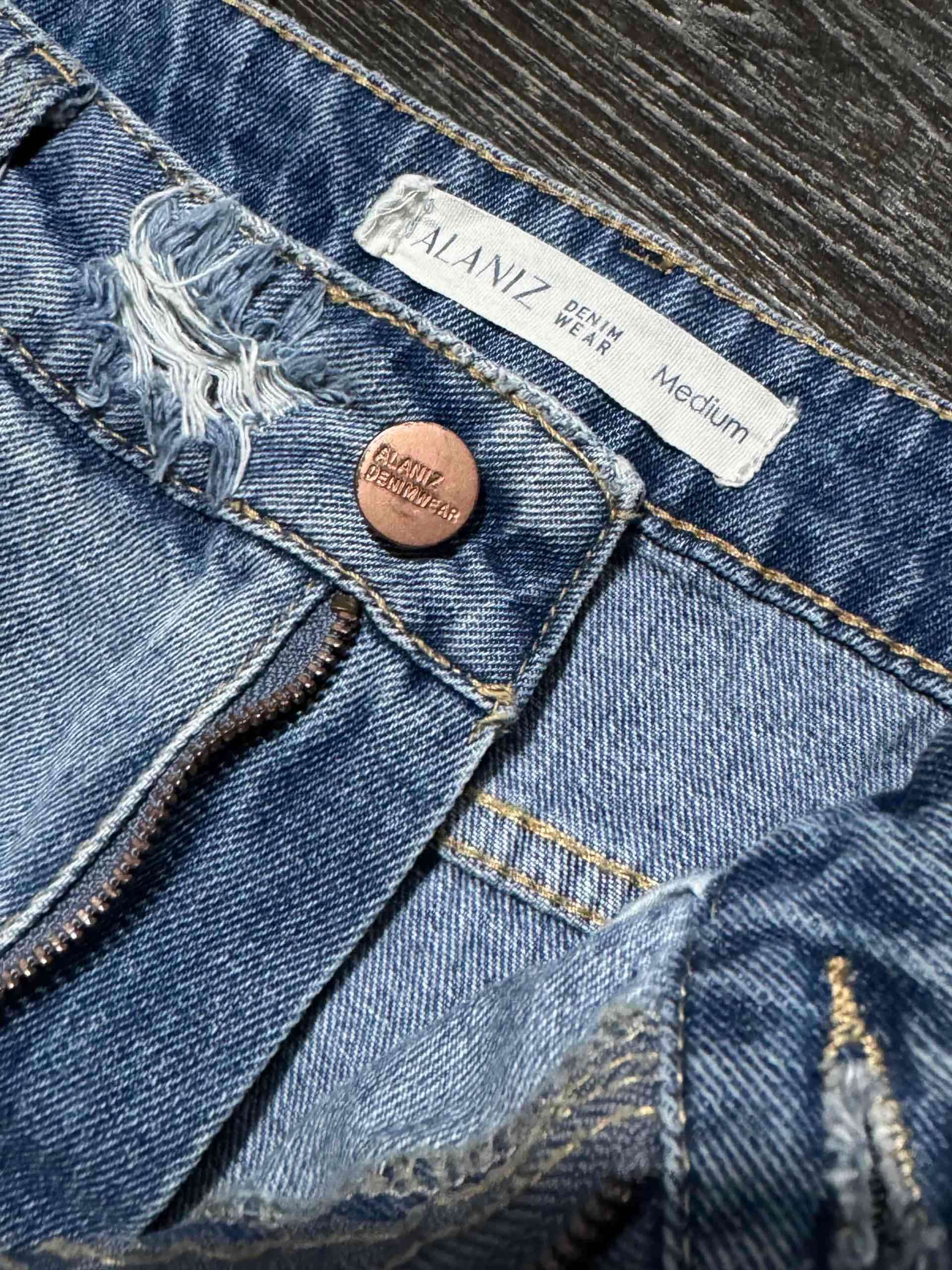 Falda de mezclilla azul desgastada - miniatura 4