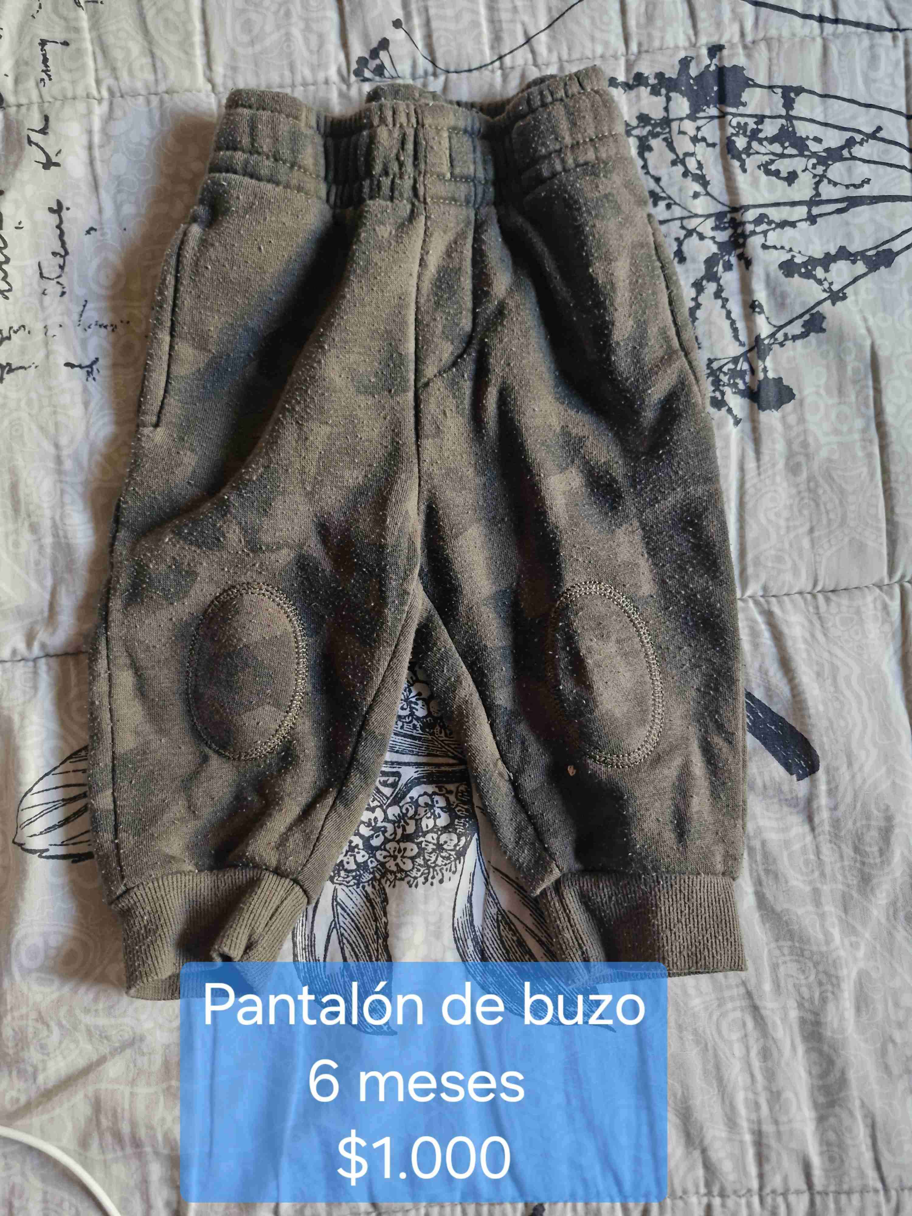 Pantalón de buzo camuflado bebé