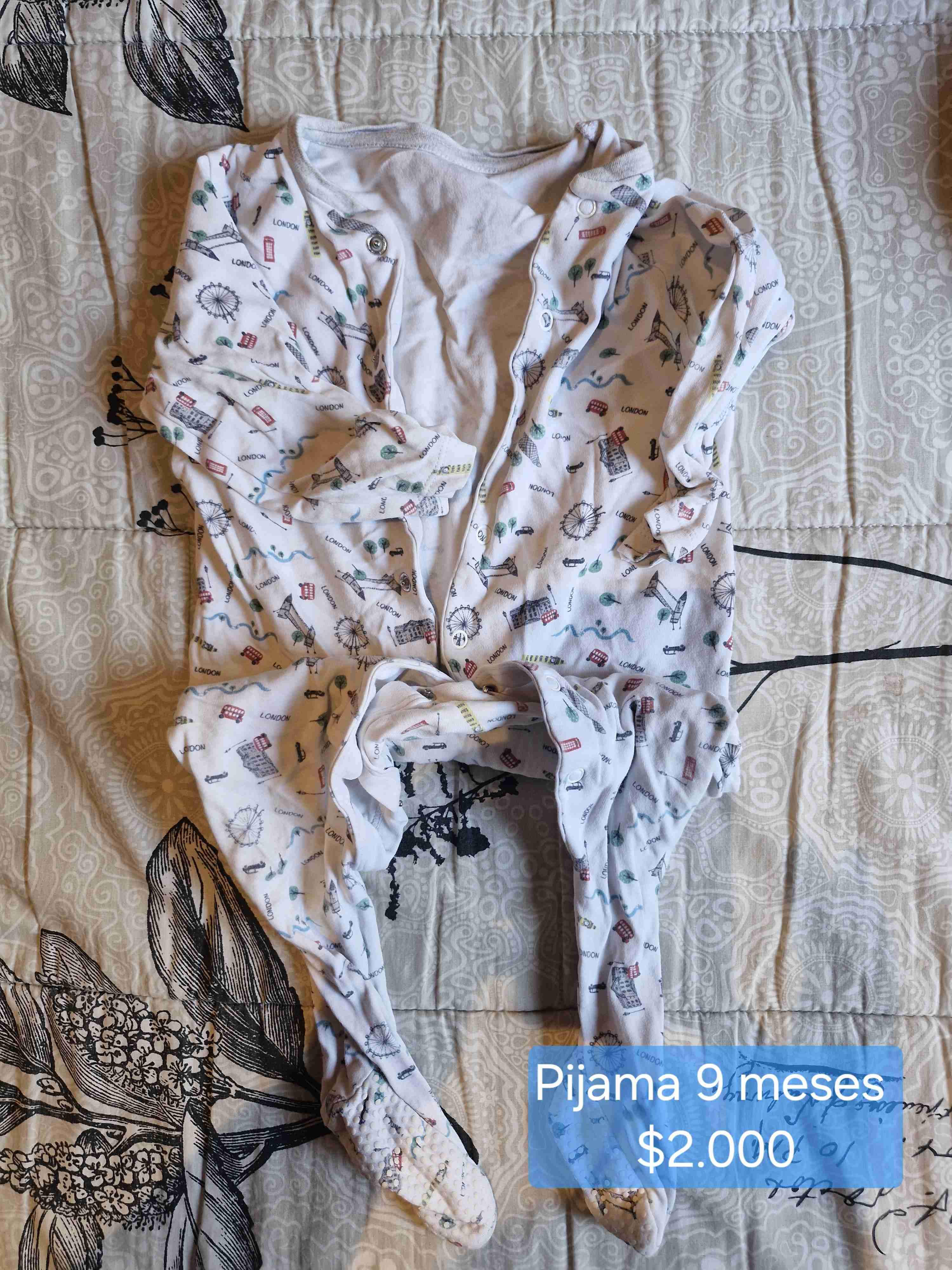 Pijama de bebé estampado