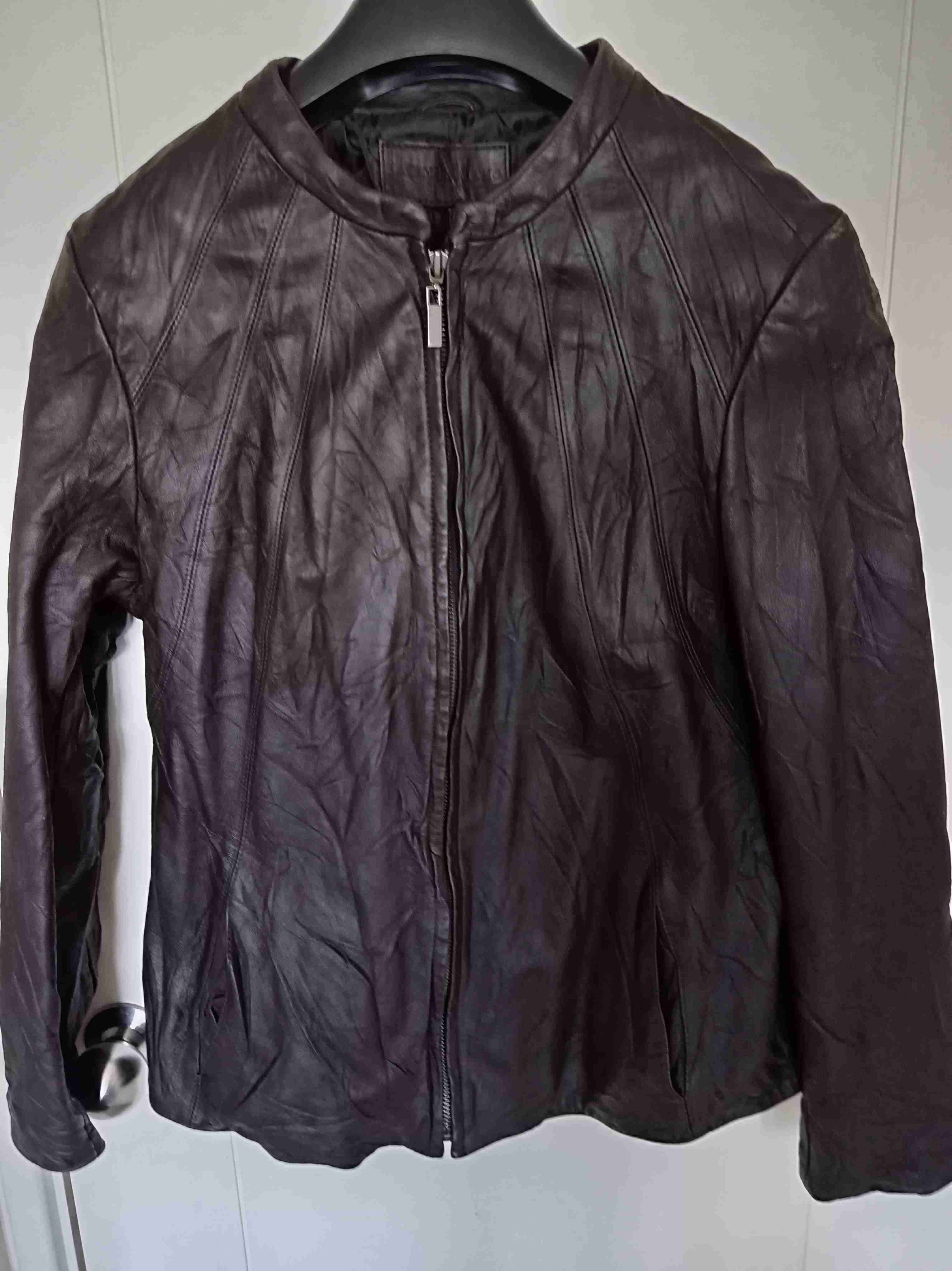 Chaqueta de cuero café oscuro