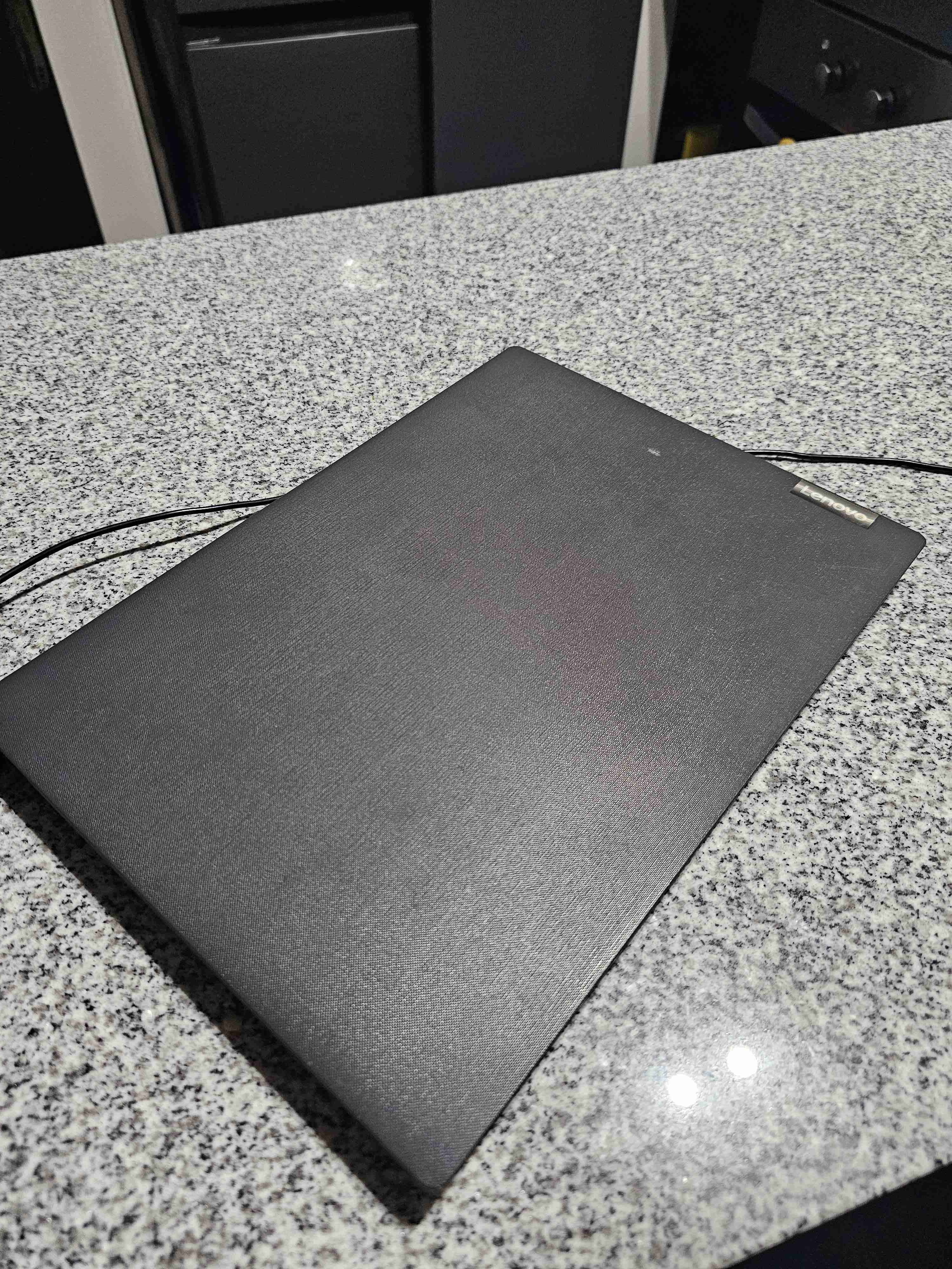 Portátil lenovo V14, Ryzen 3 - miniatura 3