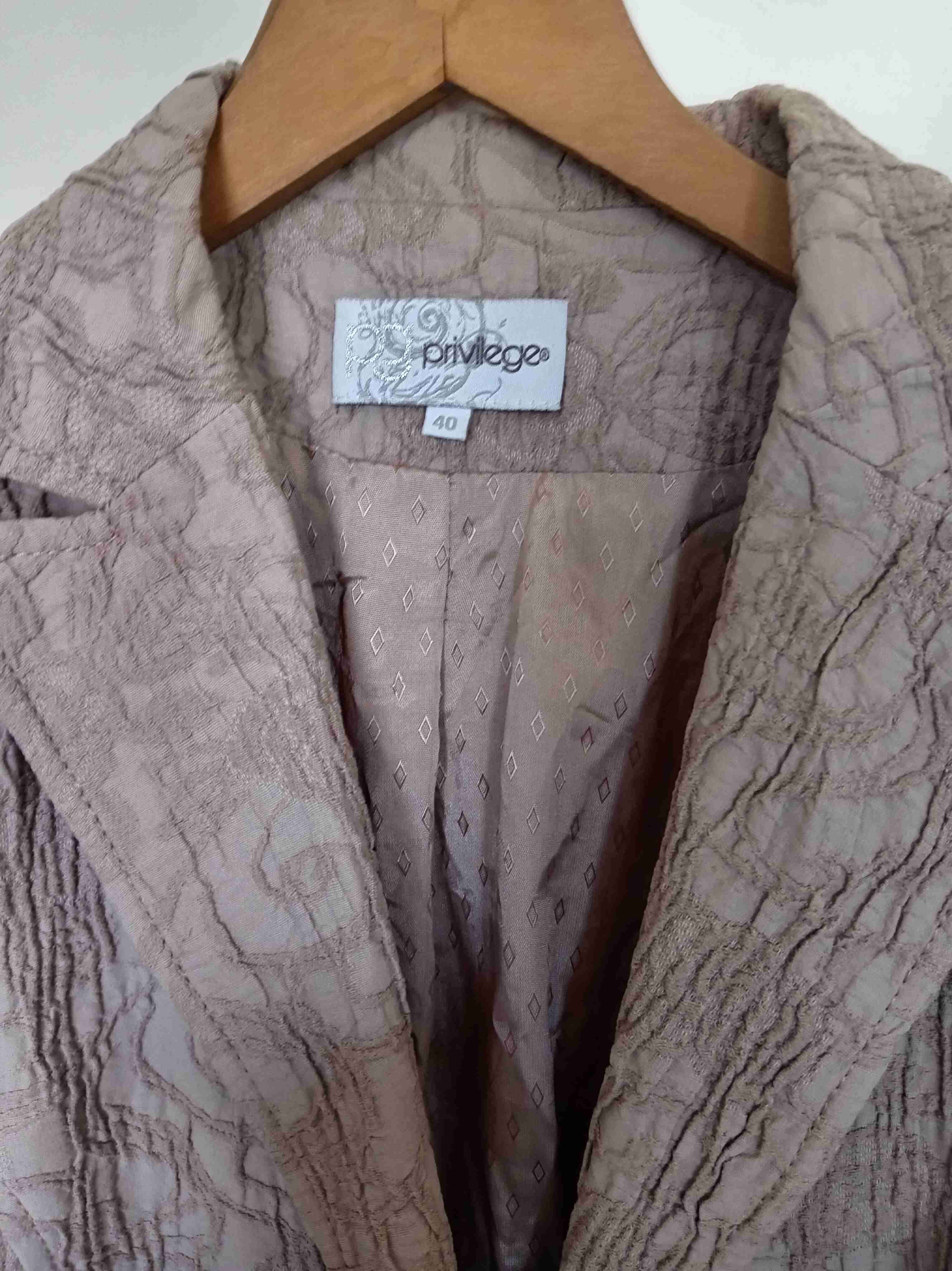 Blazer beige con textura - miniatura 2