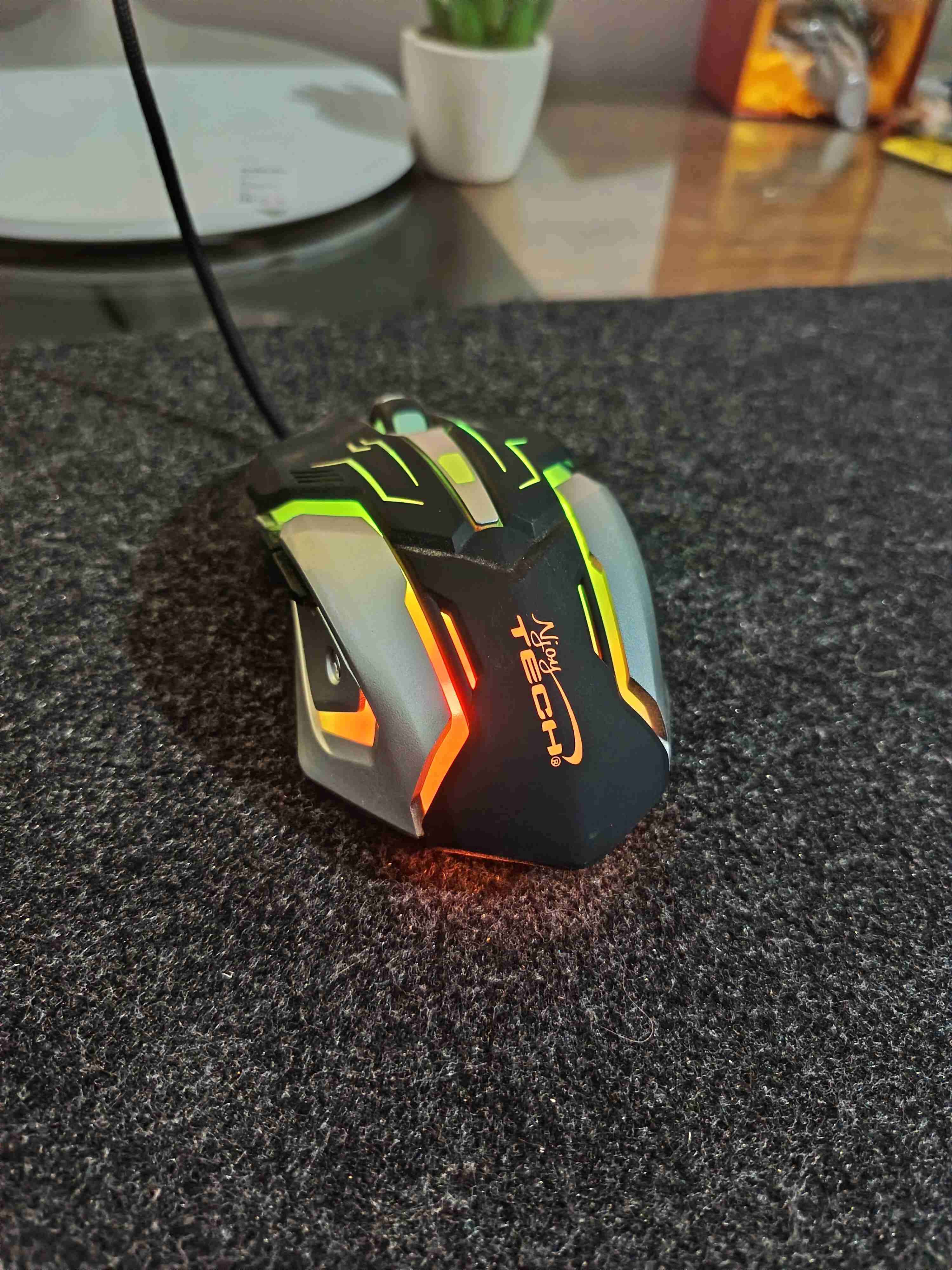 Mouse gamer con luces RGB basico