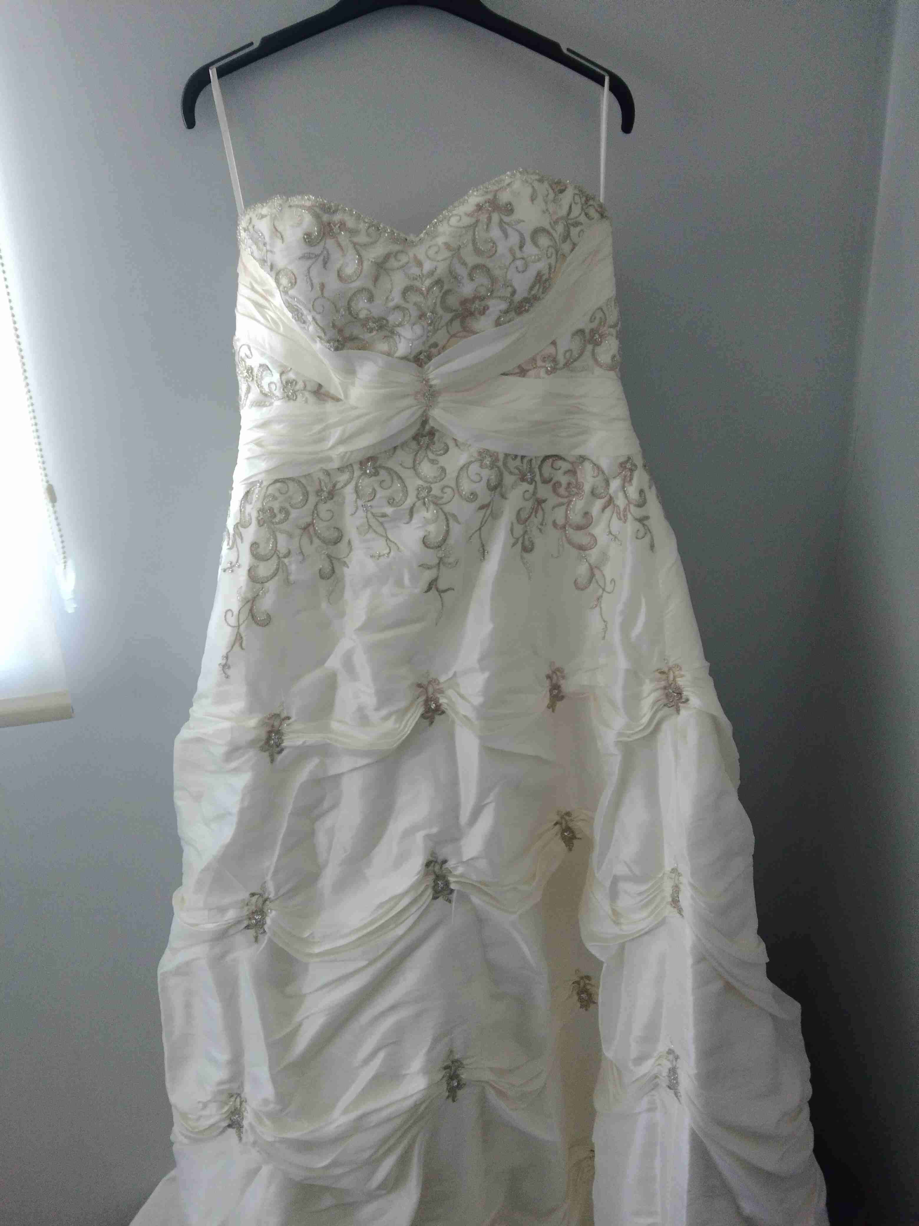 Vestido de novia Staples con detalles en cristales