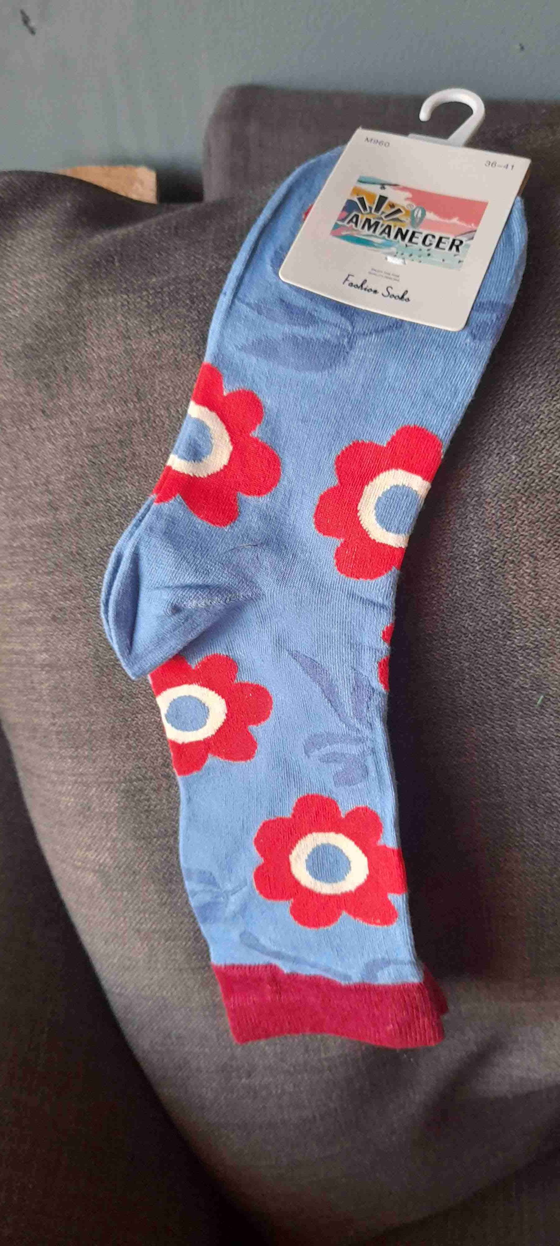 Calcetines azules con flores