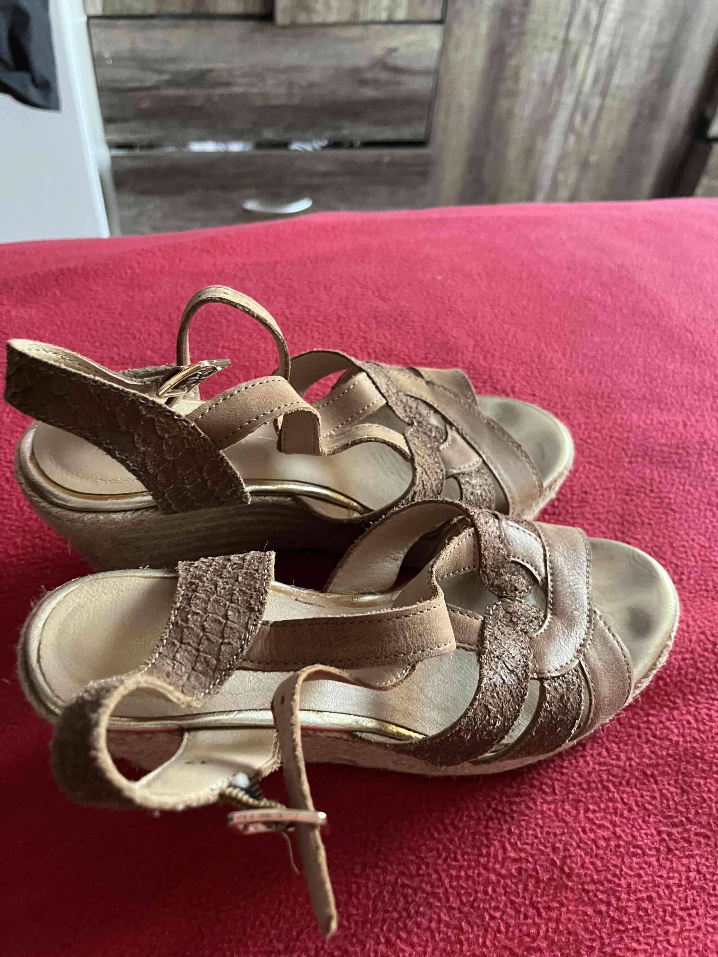 Sandalias cuña de cuero marrón - miniatura 2