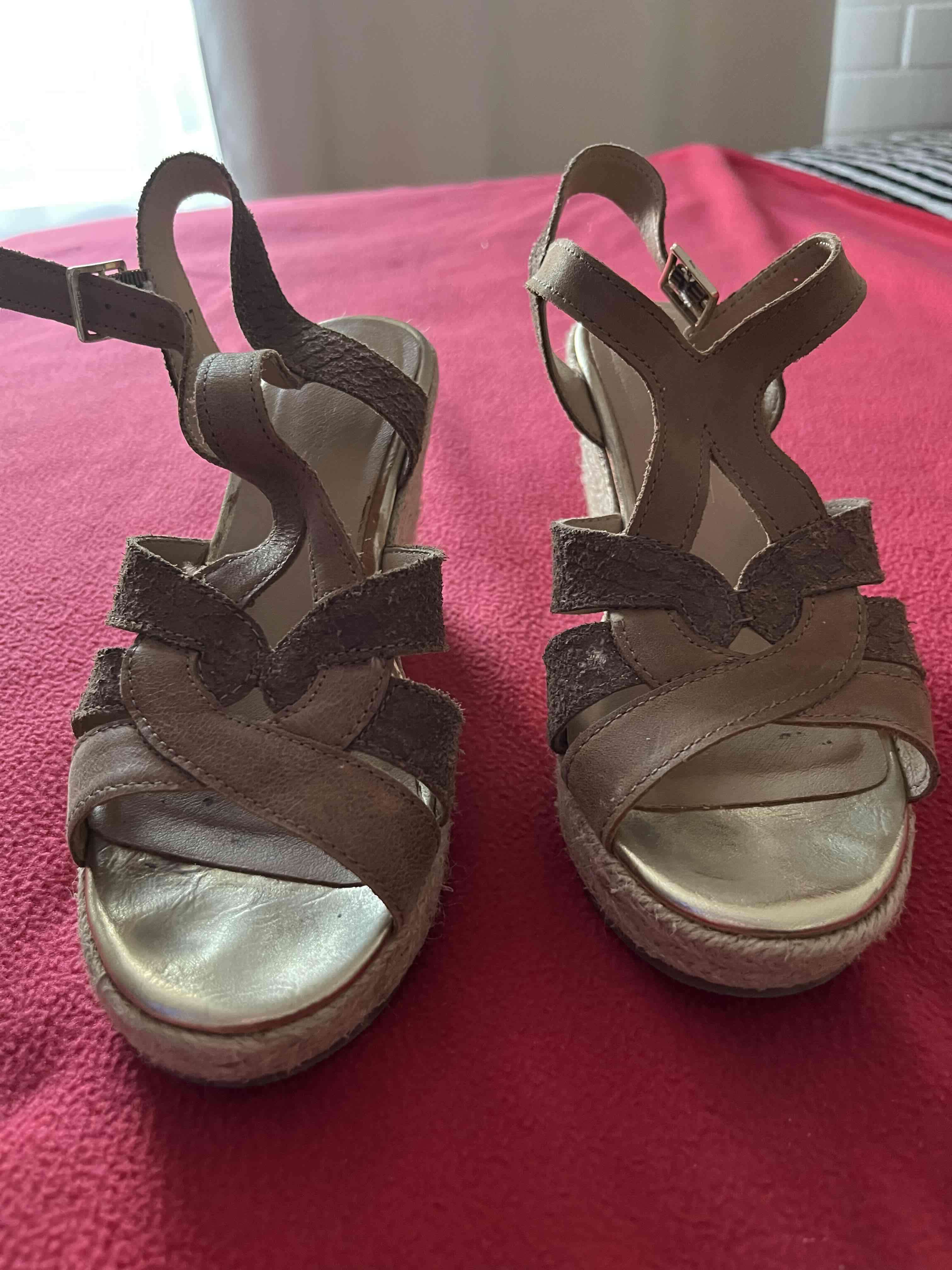 Sandalias cuña de cuero marrón - miniatura 3