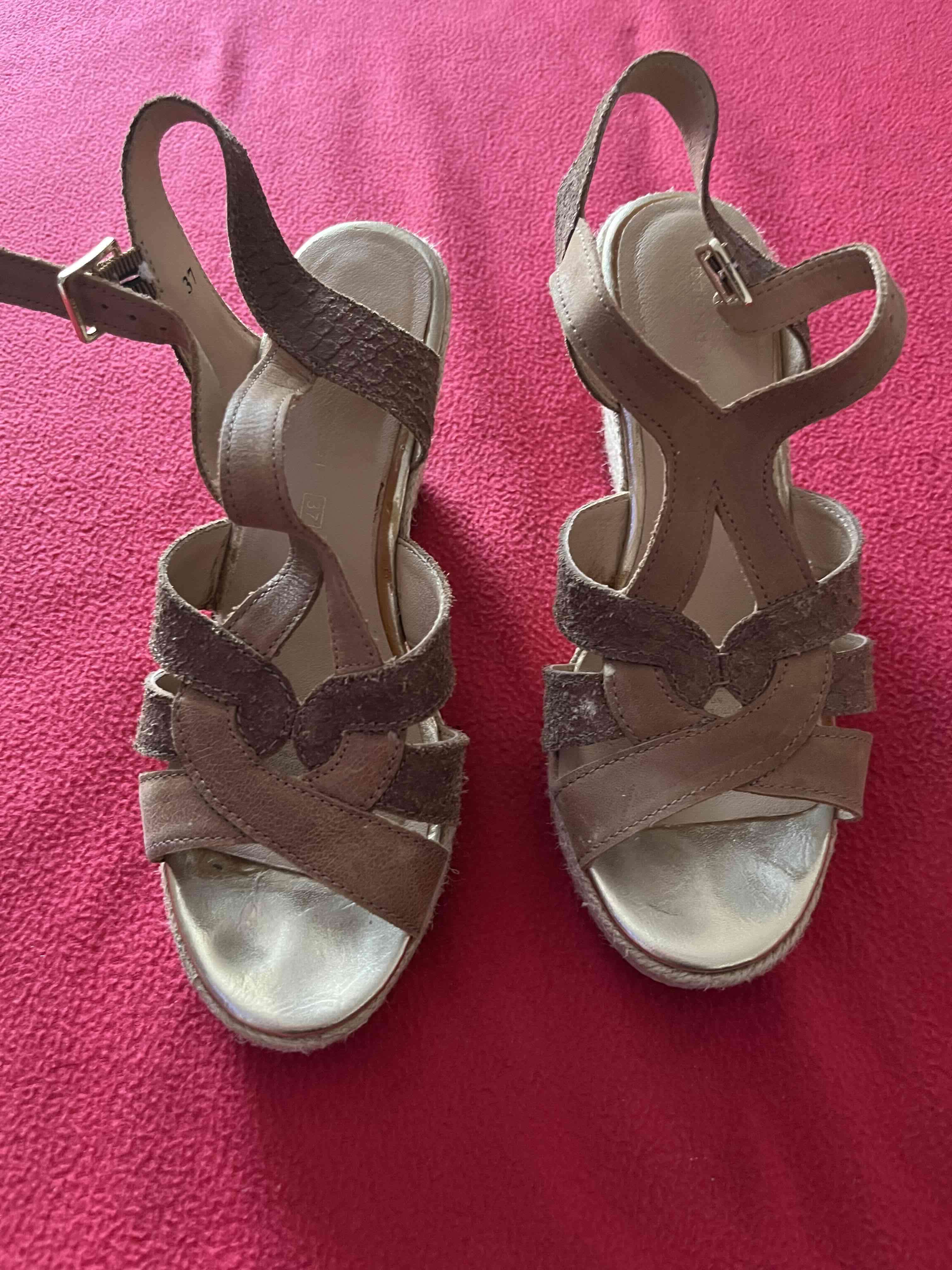 Sandalias cuña de cuero marrón - miniatura 4