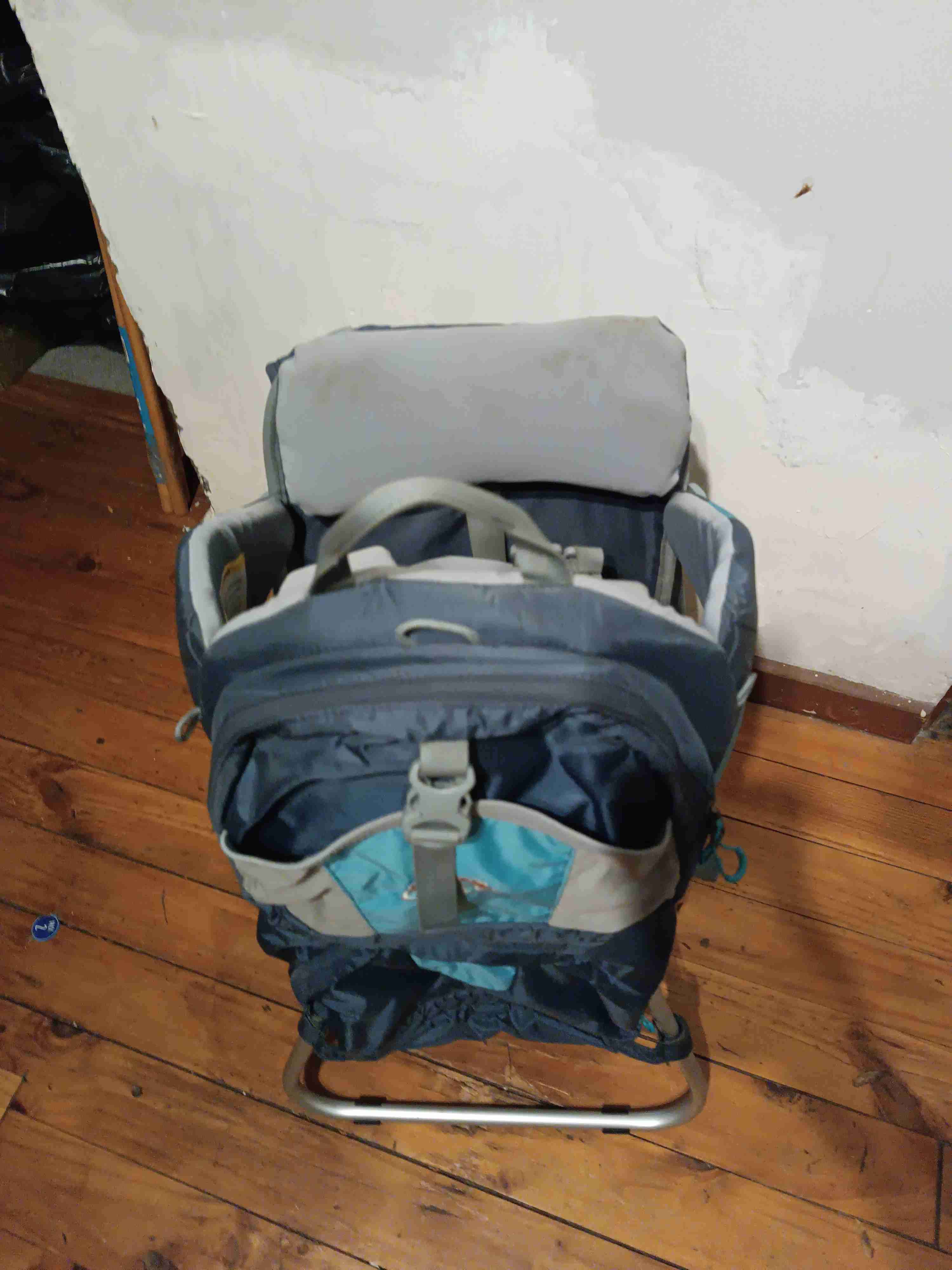 Mochila porta bebés azul - miniatura 2
