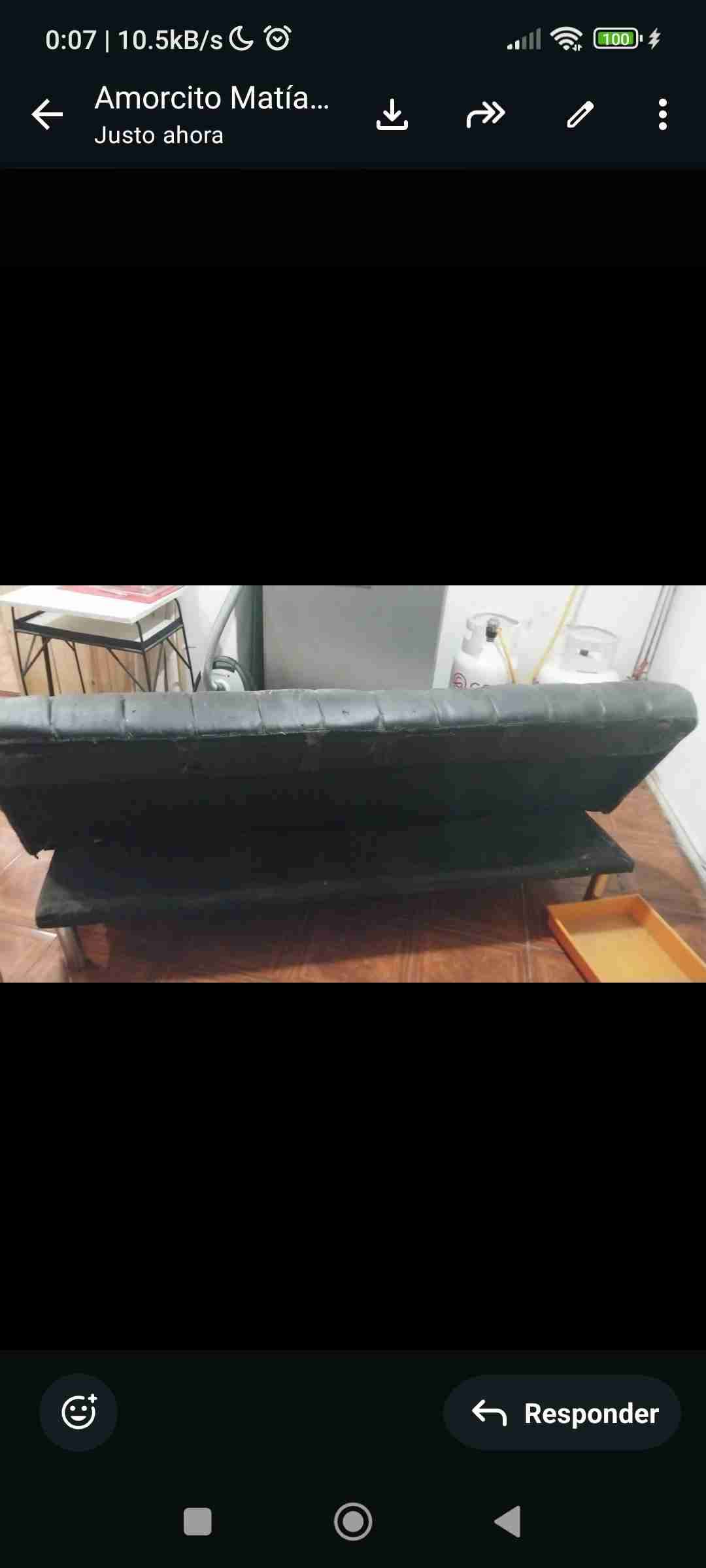 Sofá cama negro desgastado - miniatura 3