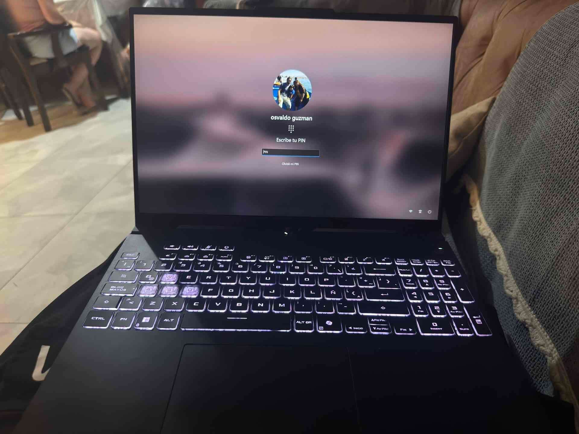 ASUS TUF GAMING F16 con 24 gb de ram AMPLIADA - miniatura 2