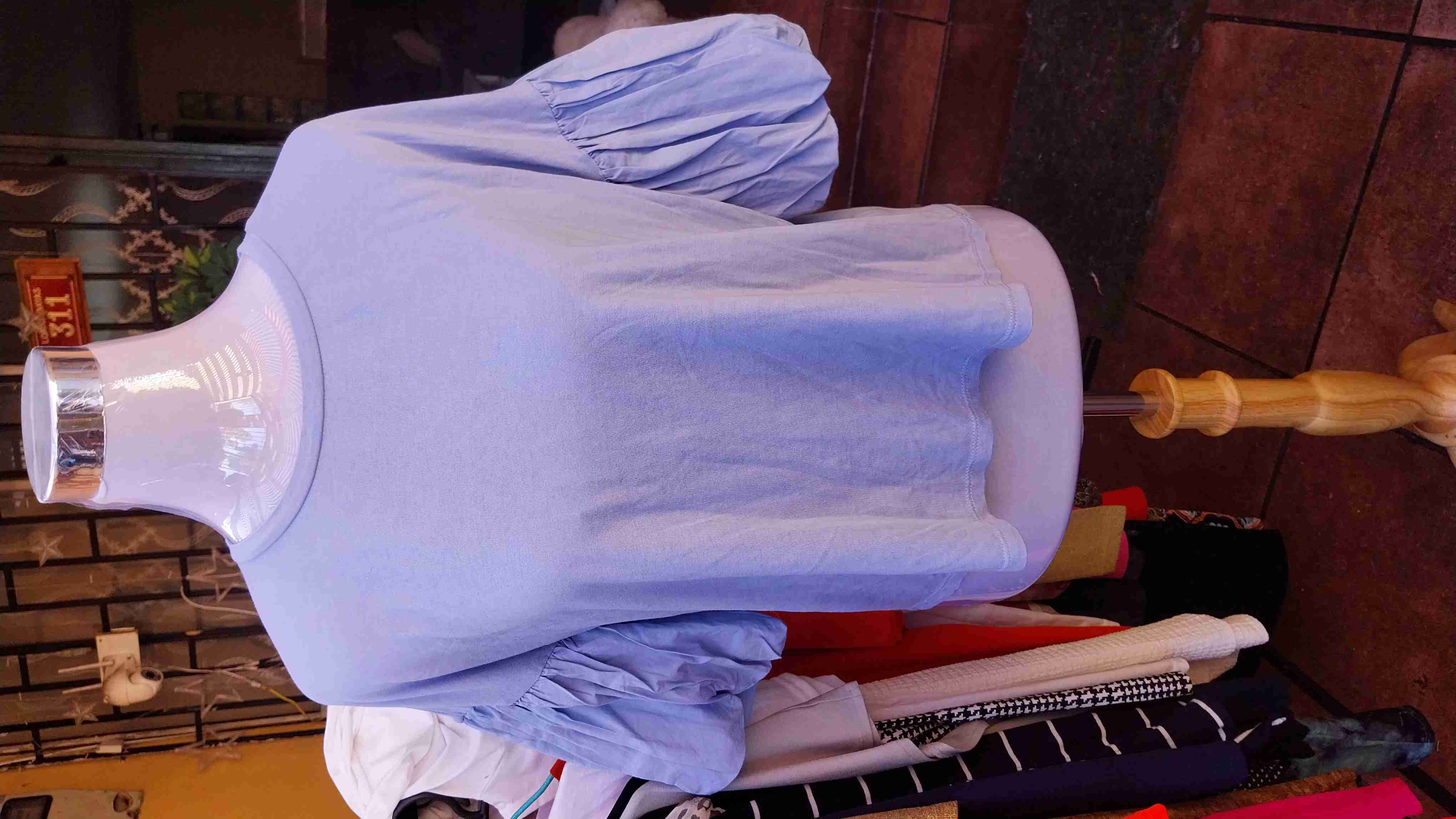 Polera azul mangas abullonadas