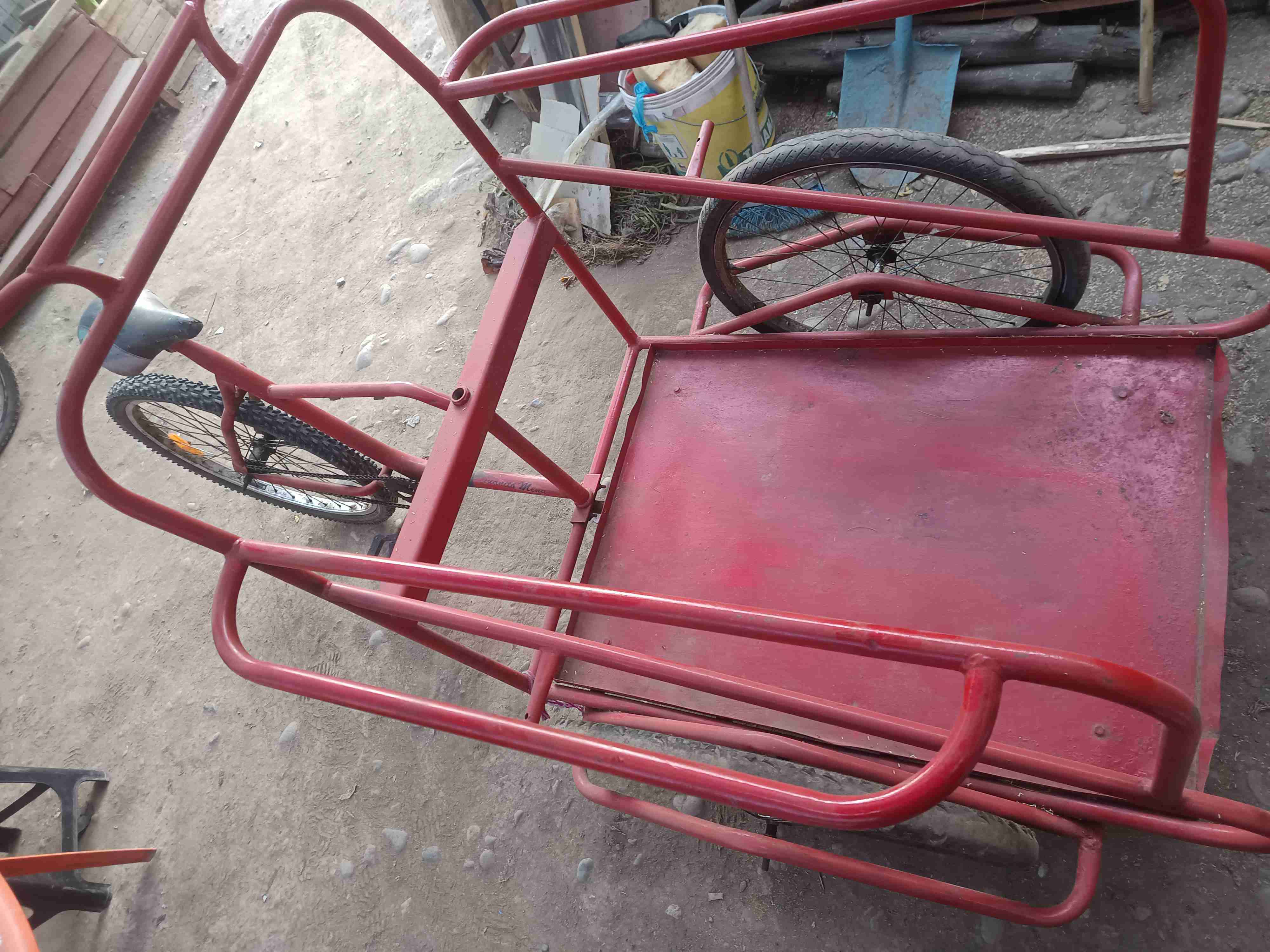 Triciclo carga roja - miniatura 3