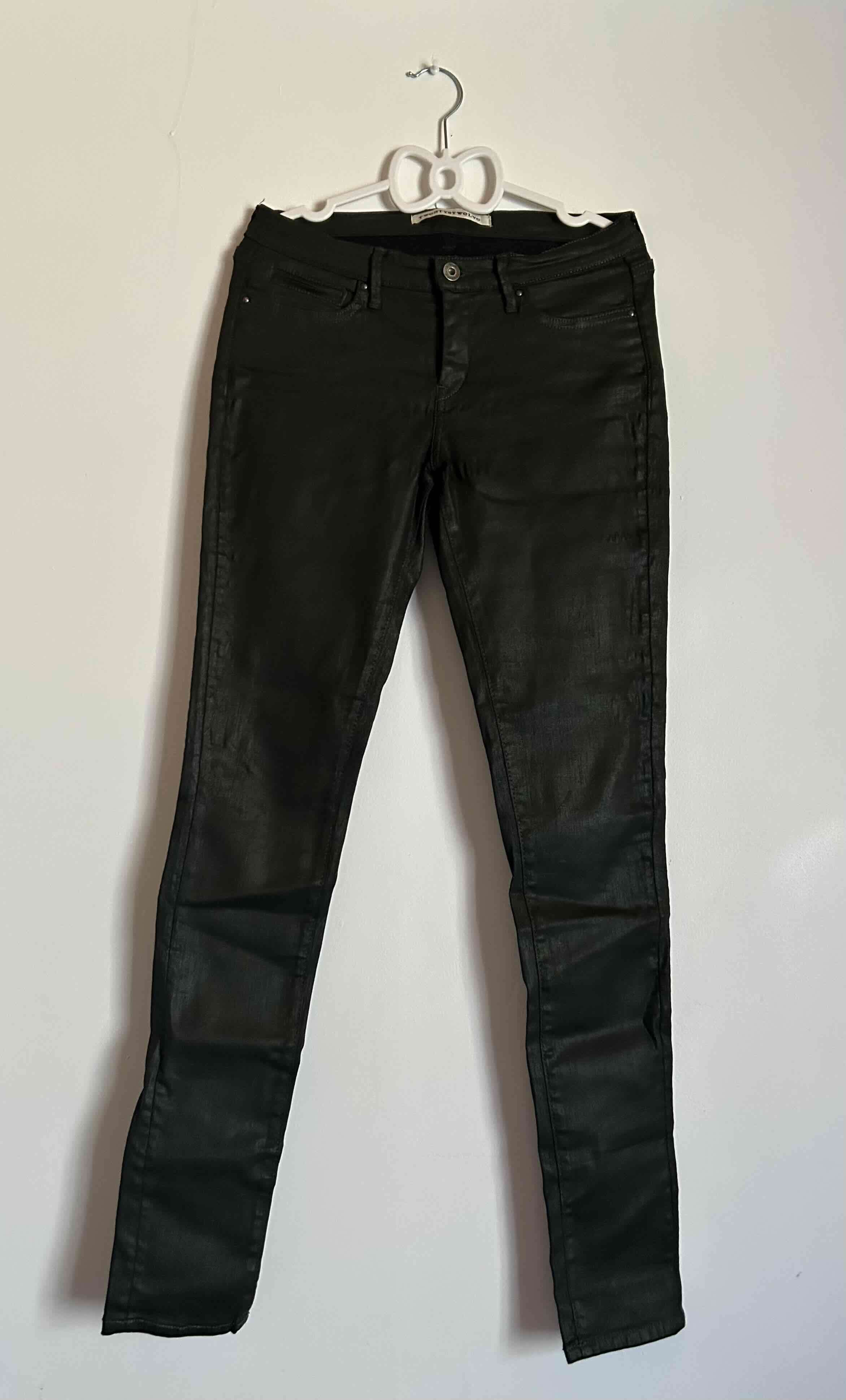 Pantalones negros de cuero sintético - miniatura 5