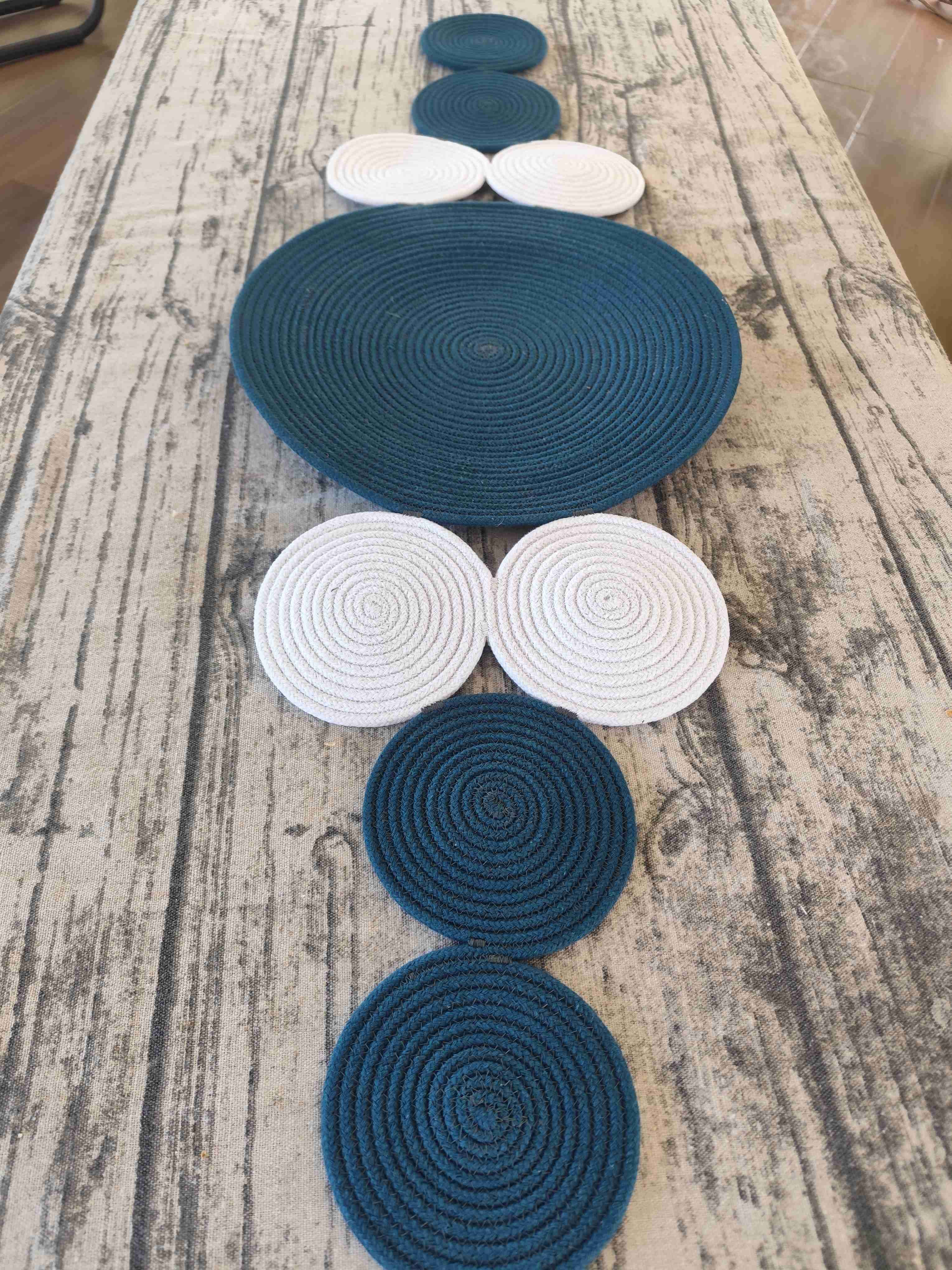 Camino de mesa  azul y blanco