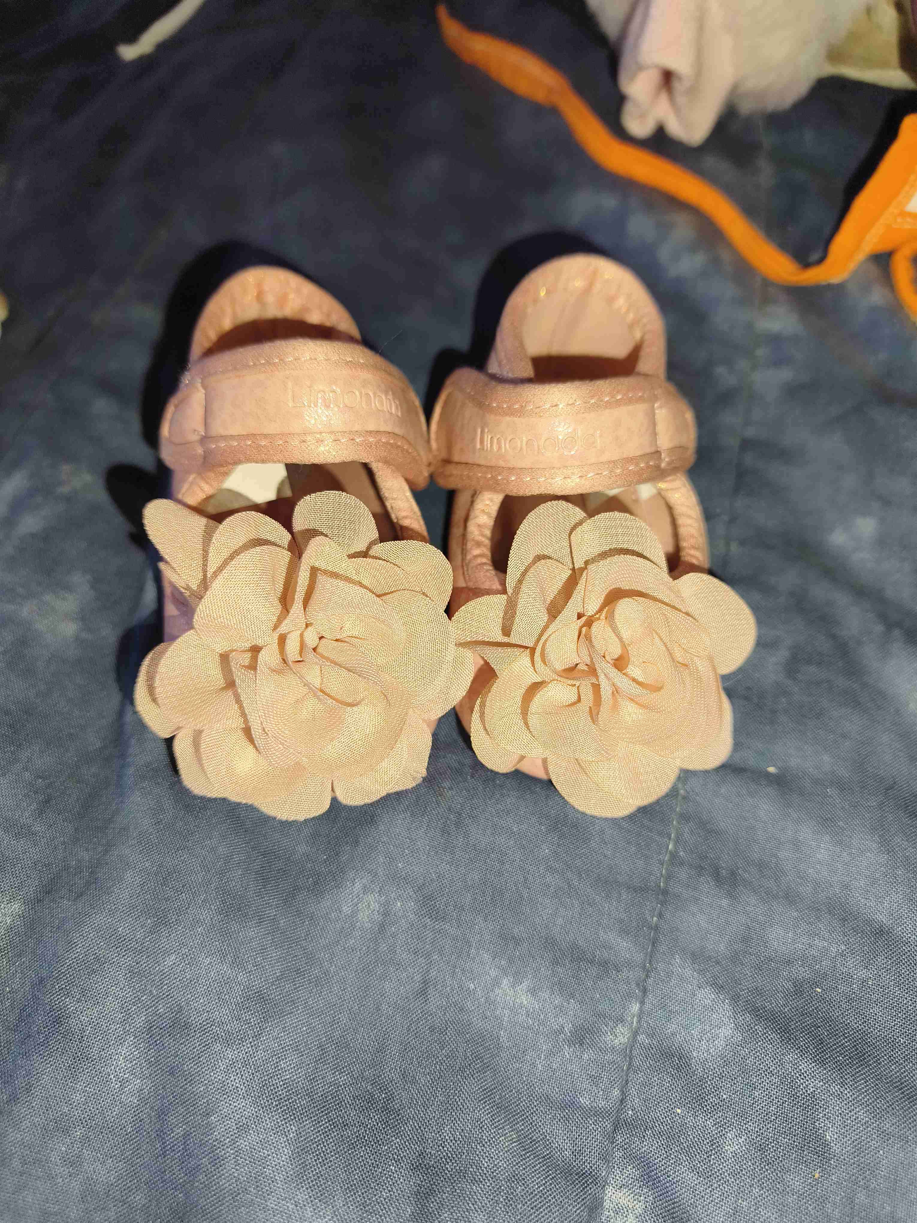 Sandalias rosas para bebé