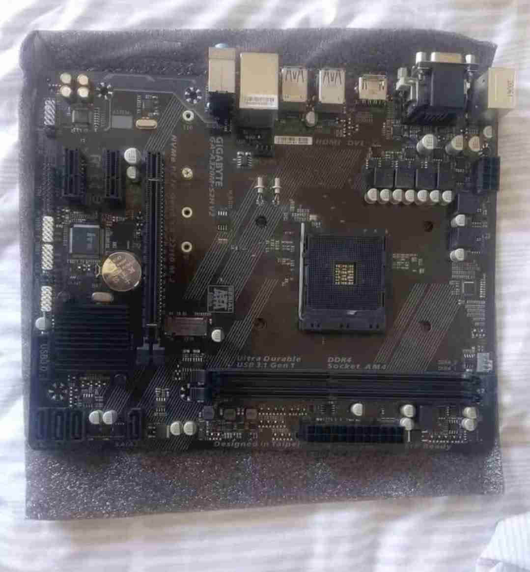 Tarjeta de video Radeon Rx  y placa madre gigabyte - miniatura 3