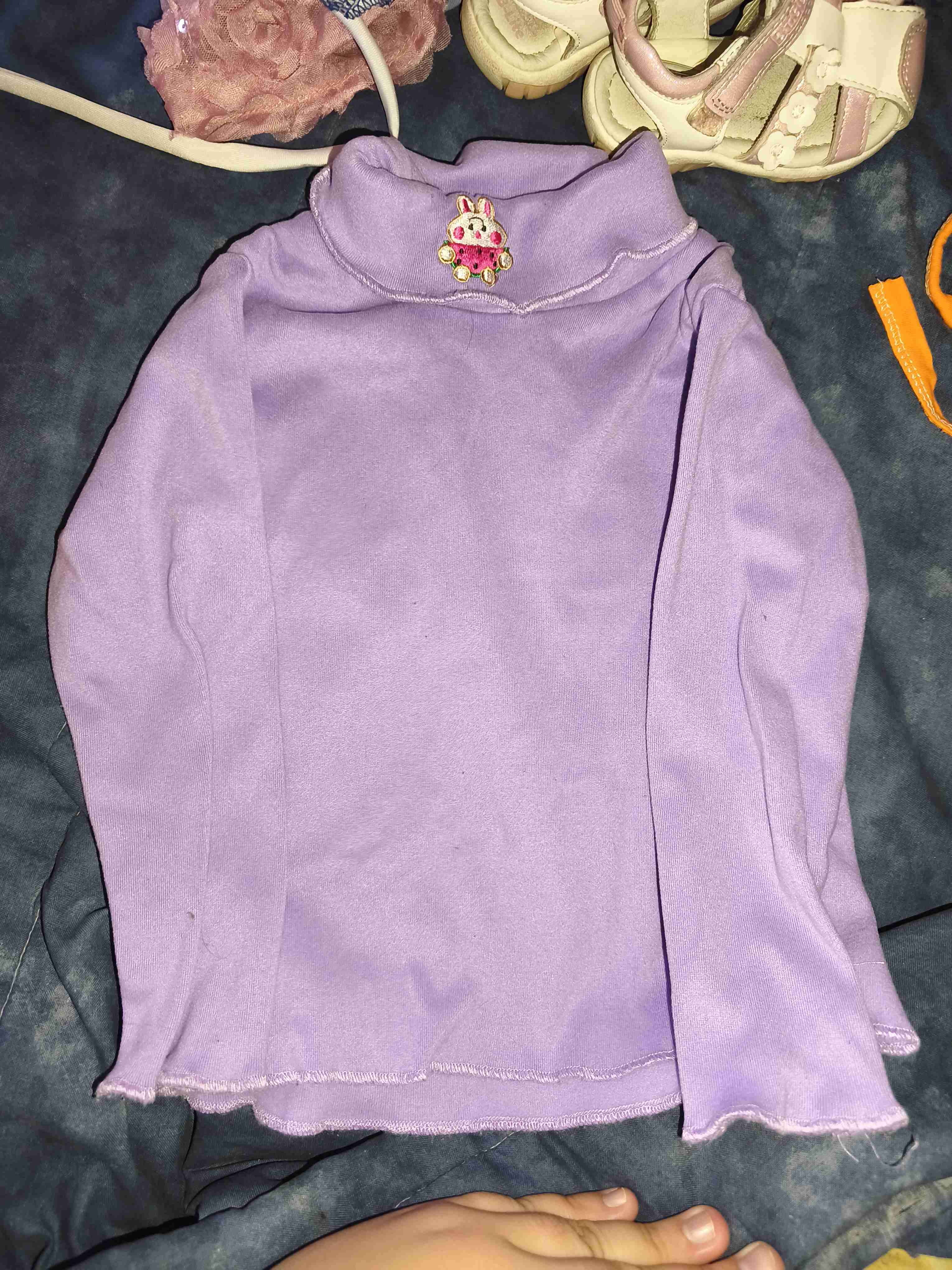 Polera roja con diseño de conejo - miniatura 2