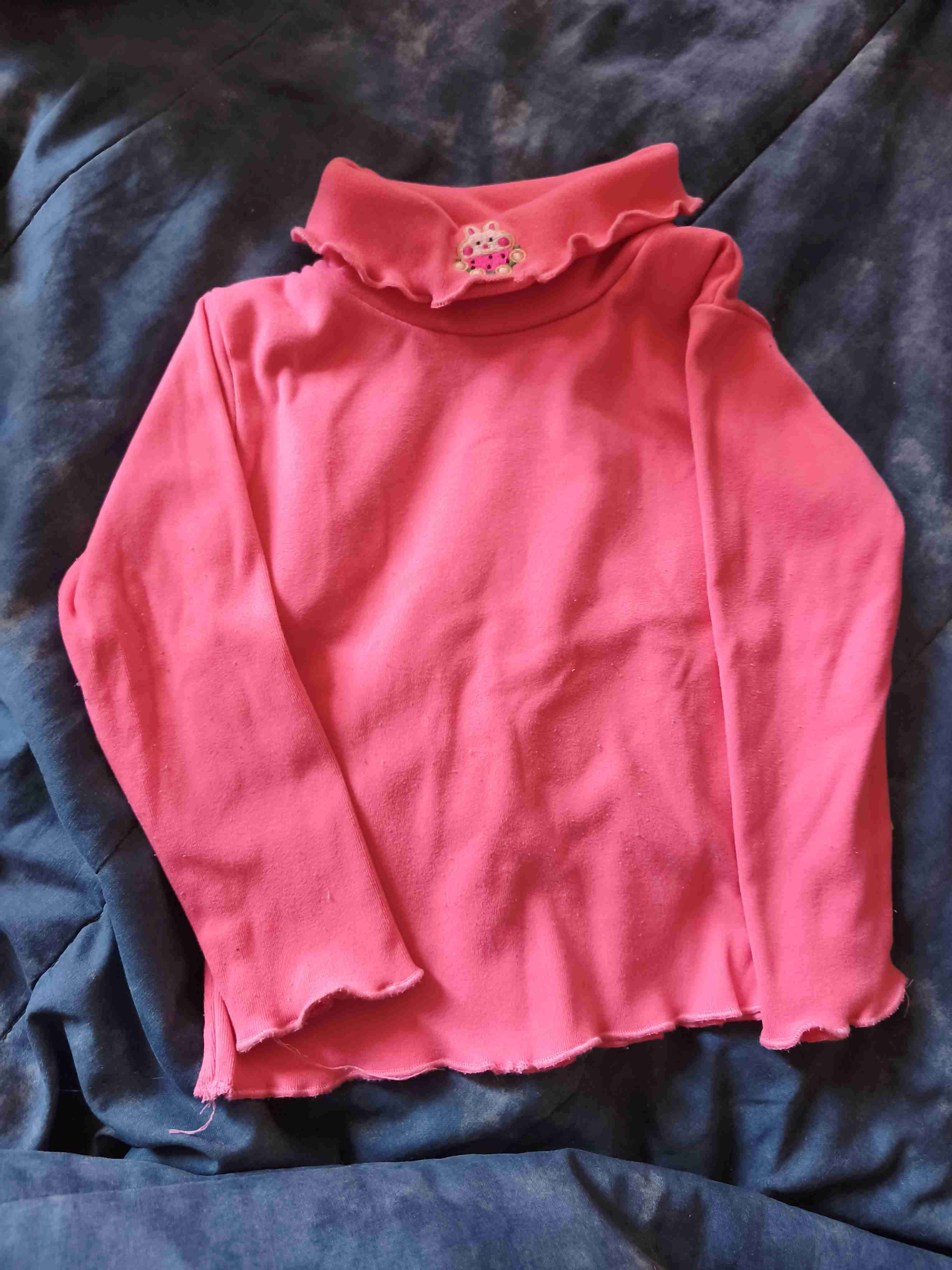 Polera roja con diseño de conejo - miniatura 3