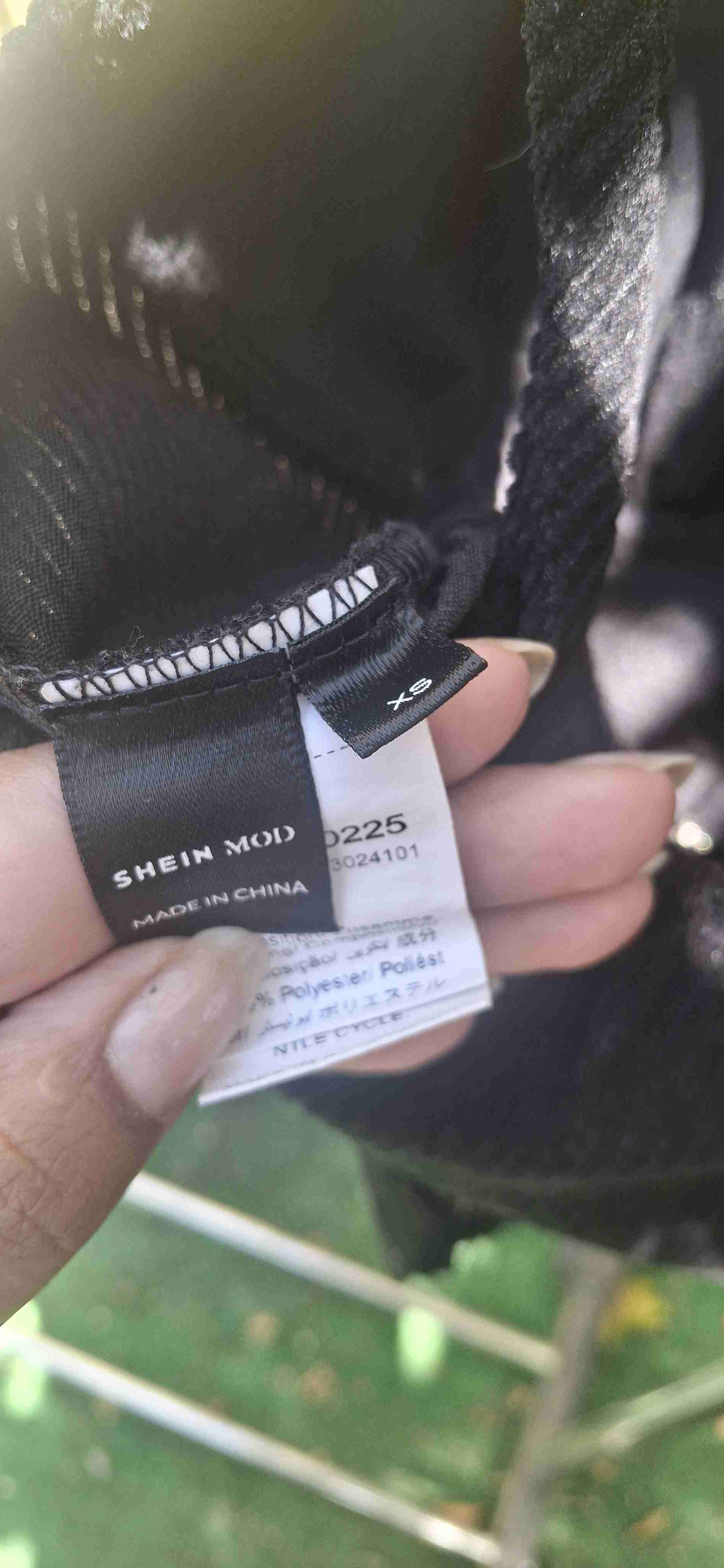 Top negro con tirantes - miniatura 2
