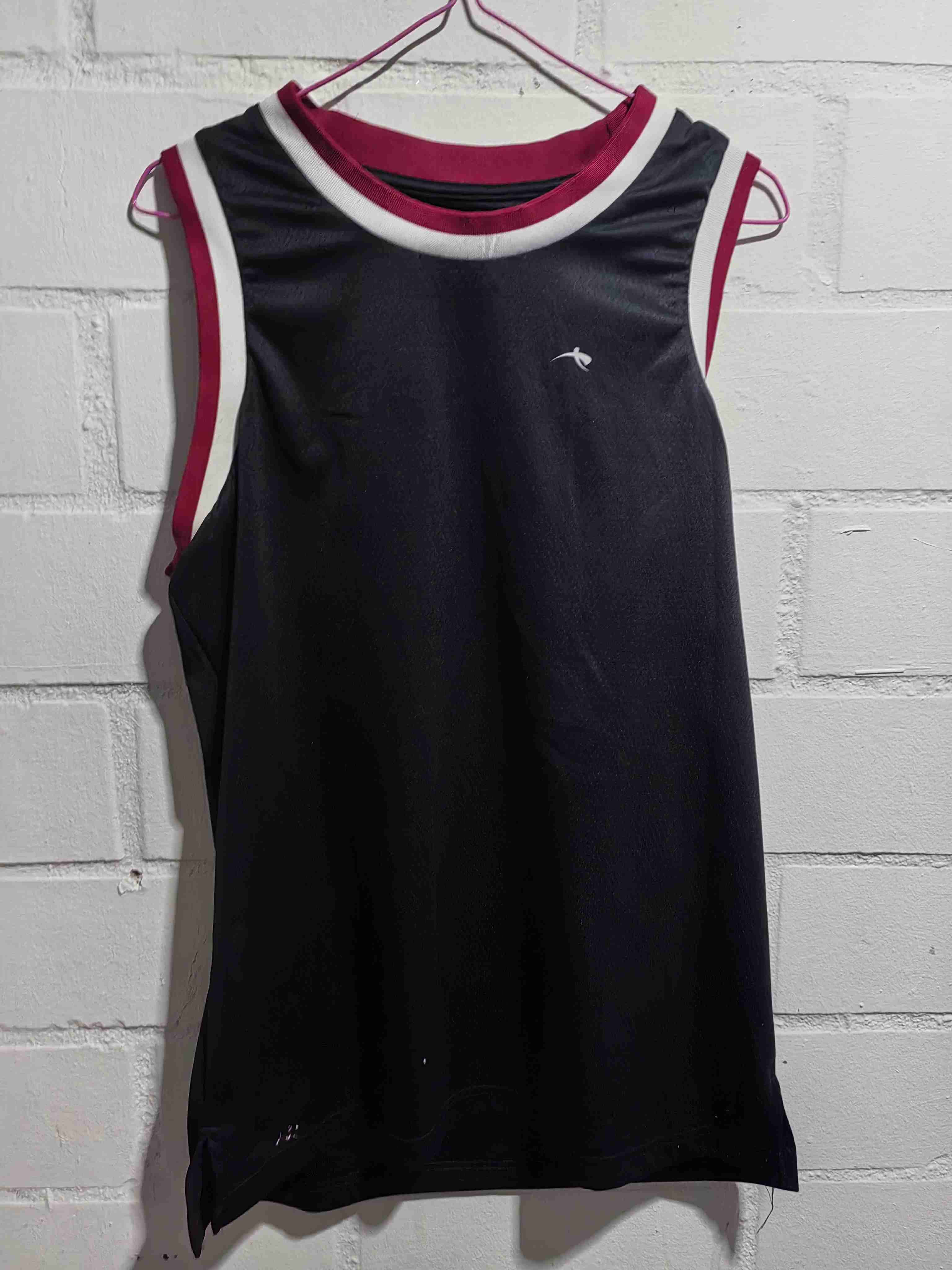 Polera deportiva sin mangas