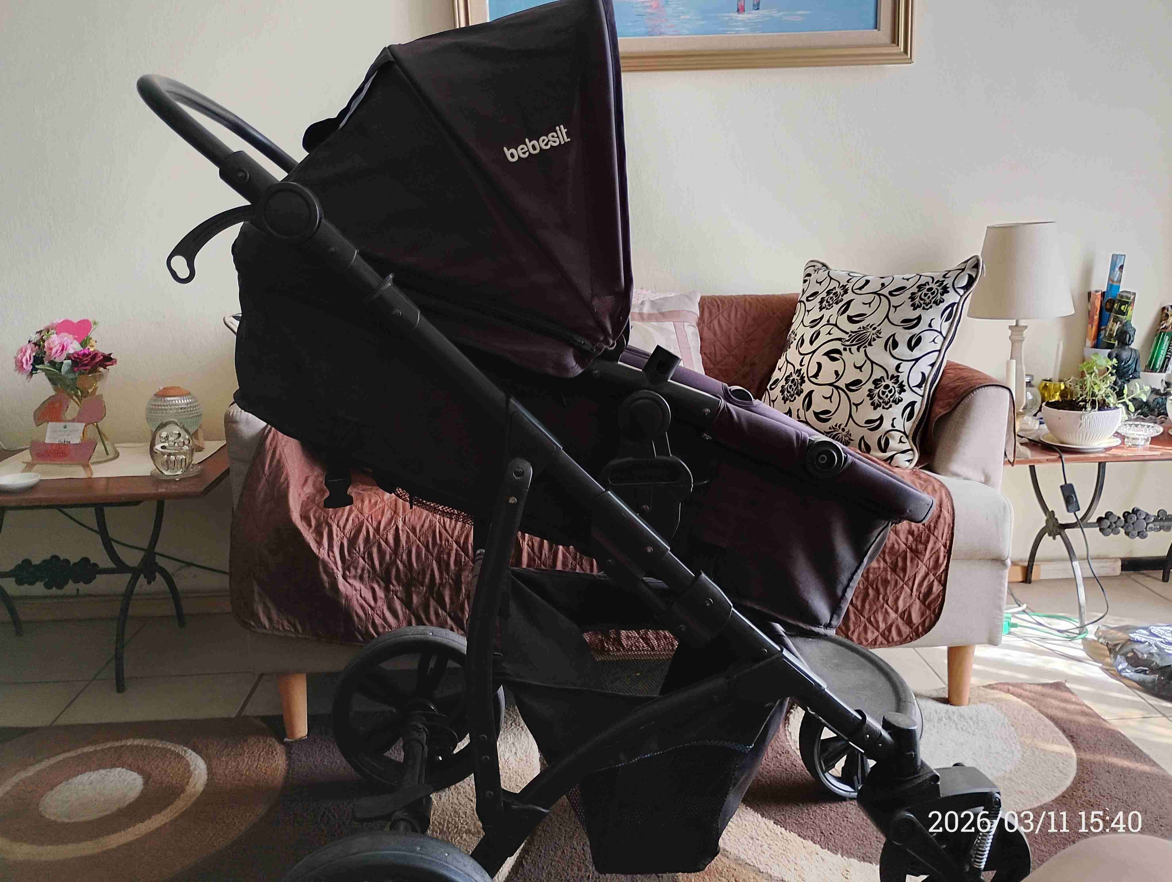 Coche de bebé plegable negro - miniatura 4