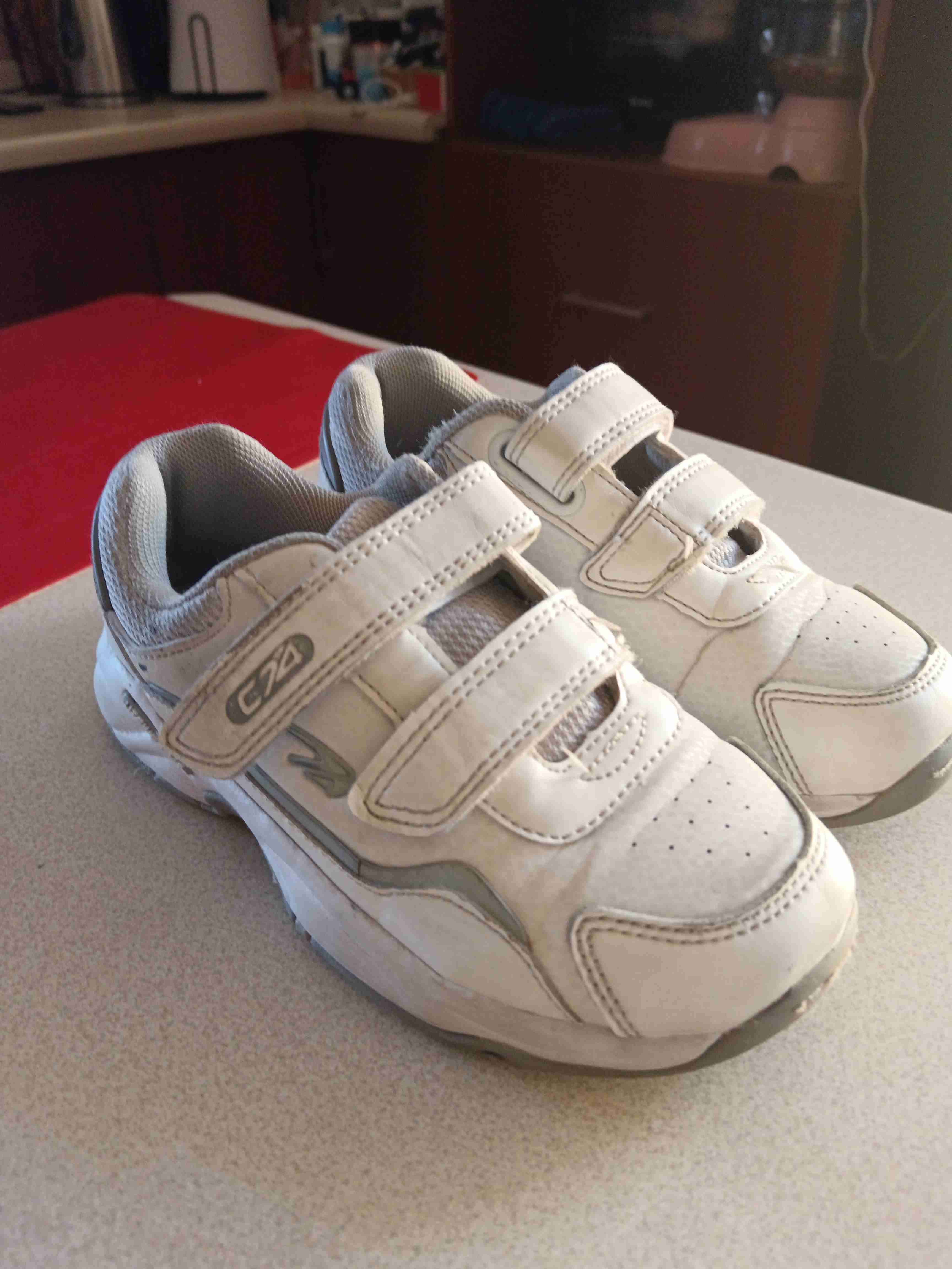 Zapatillas blancas con velcro - miniatura 3