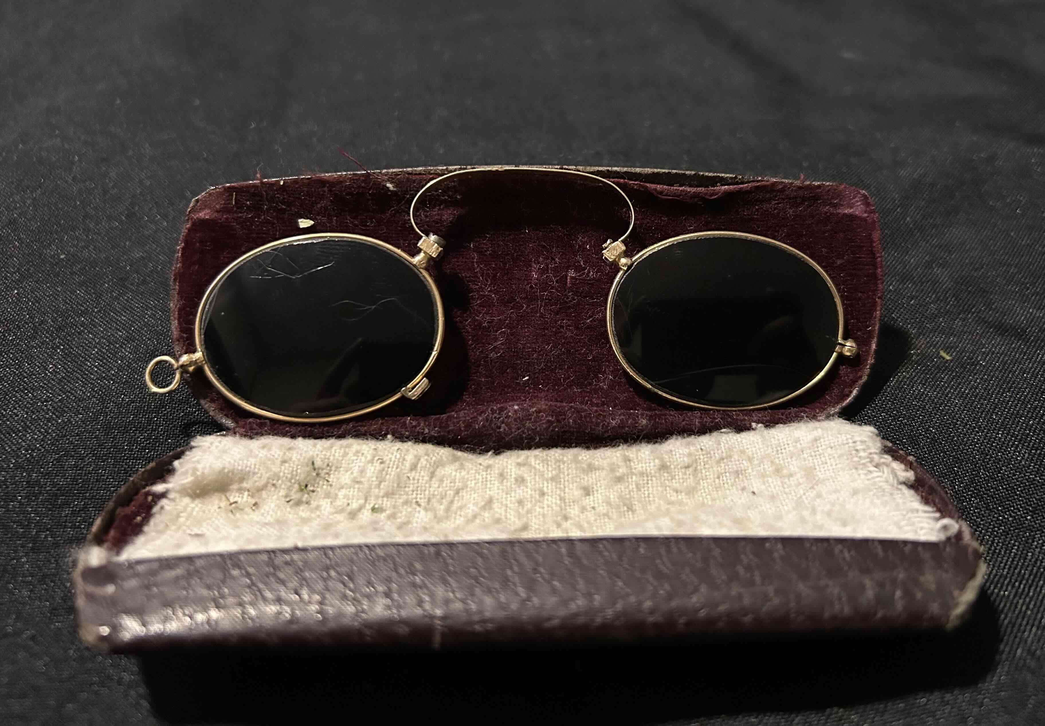 Antiguo par de lentes ronda de oro