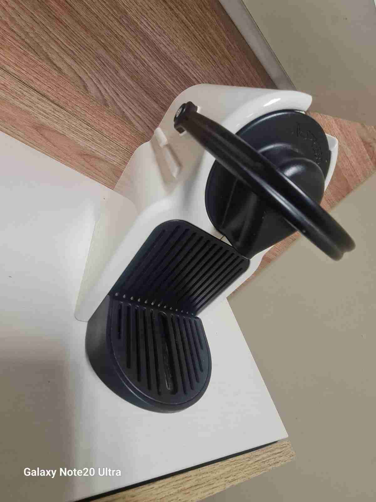 Máquina de café Nespresso blanca - miniatura 3