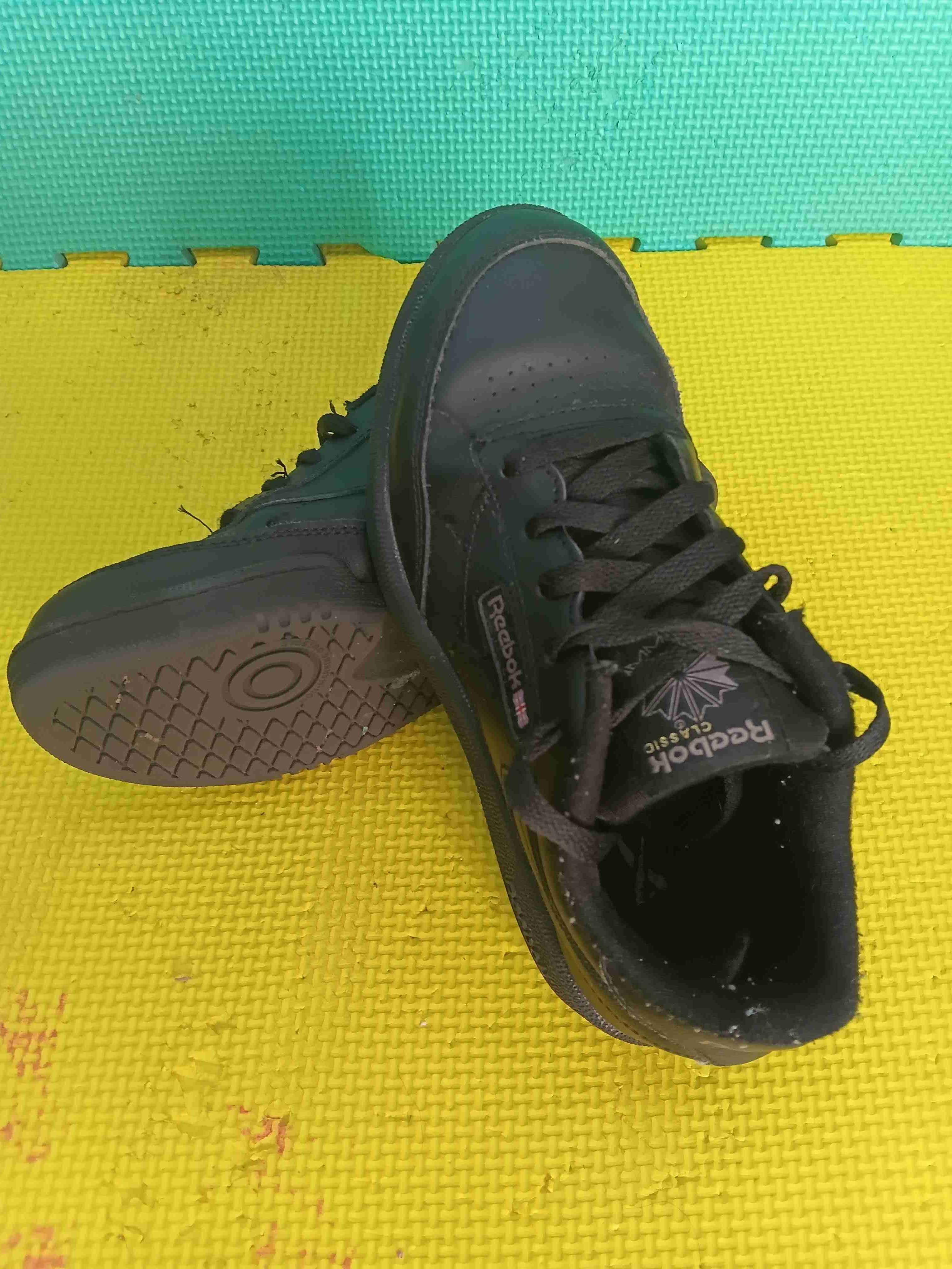 Zapatillas negras Reebok número 32-33