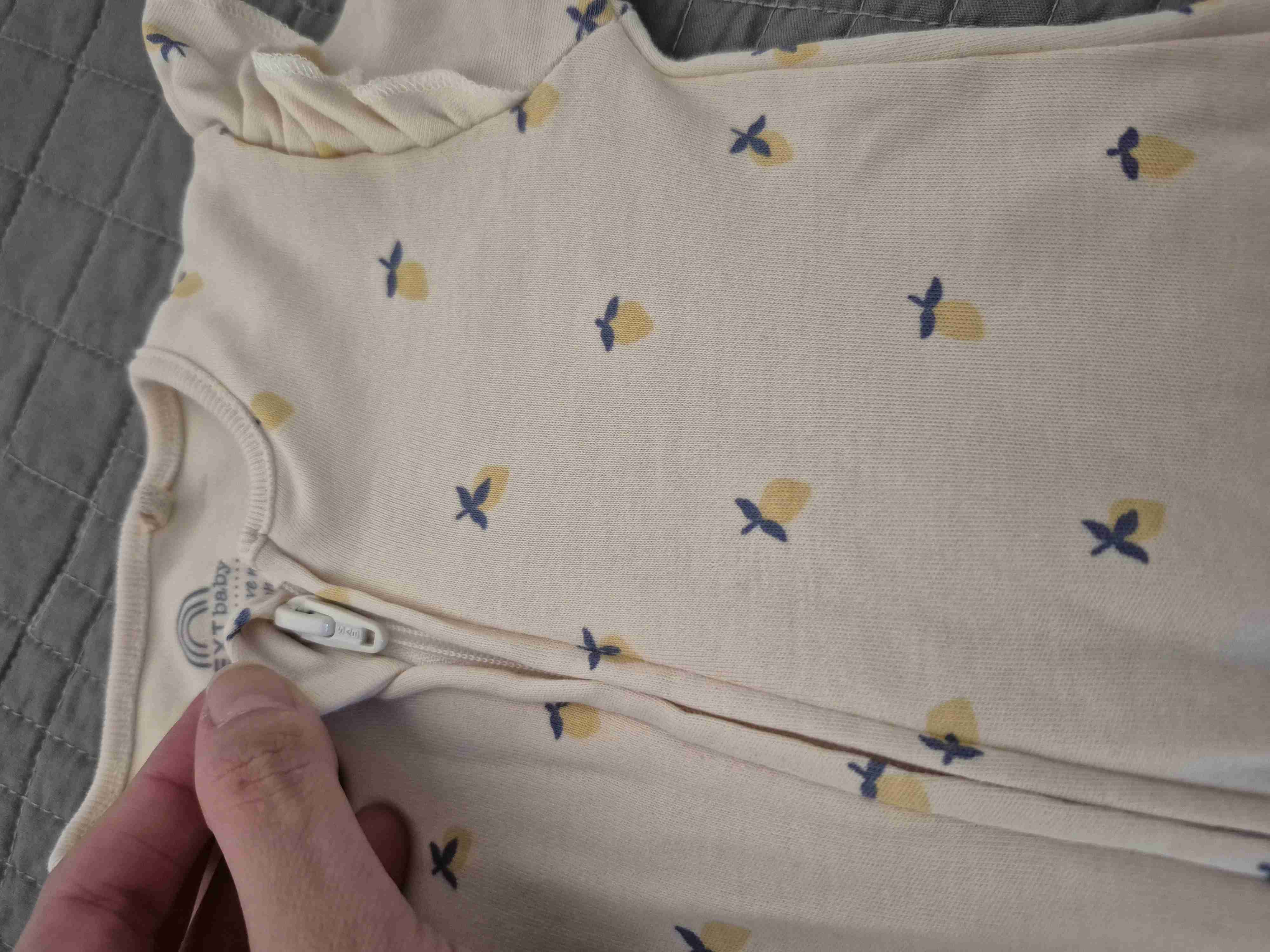 Pijama enterito con estampado de frutas 0meses - miniatura 2