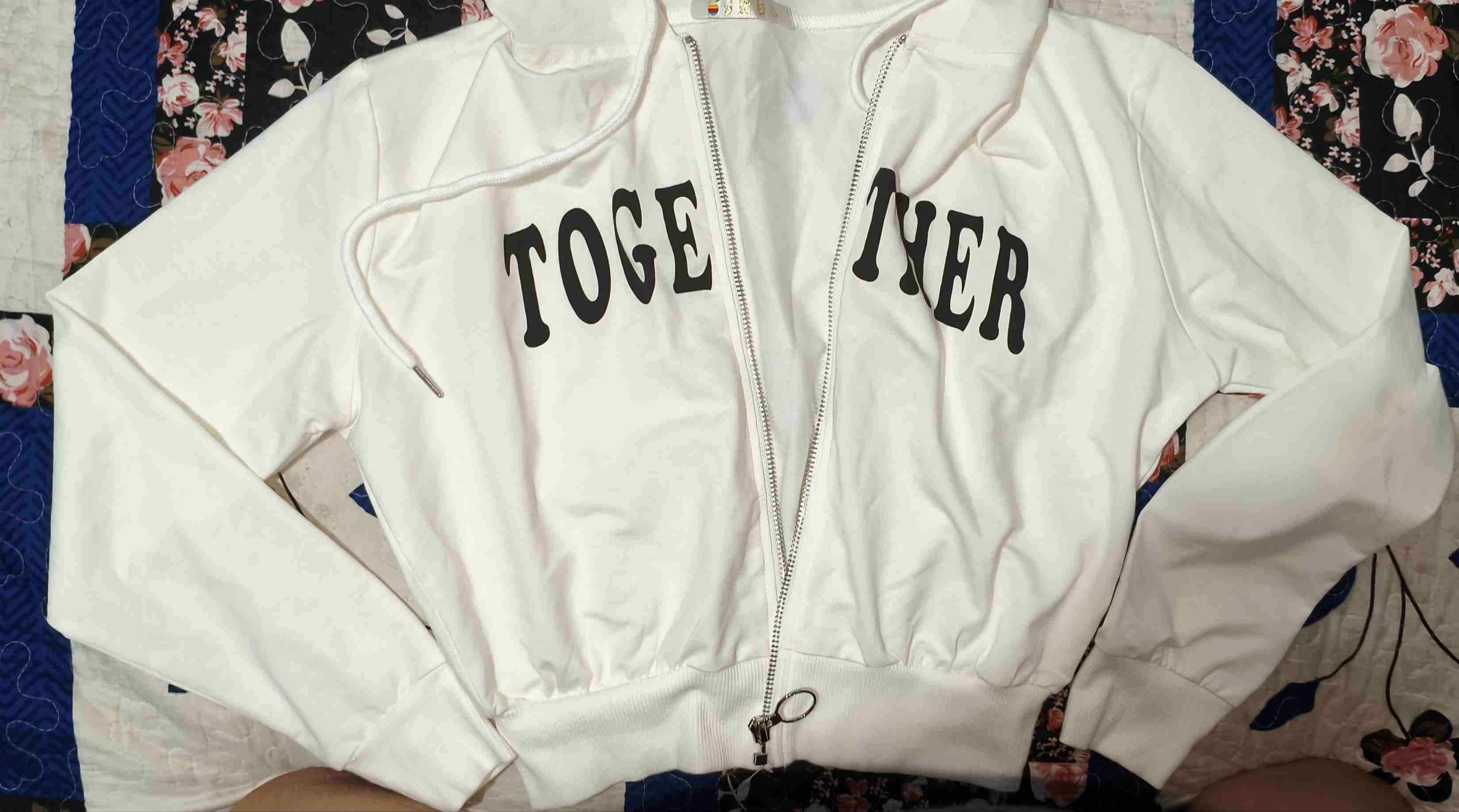 Polerón blanco con capucha - miniatura 2