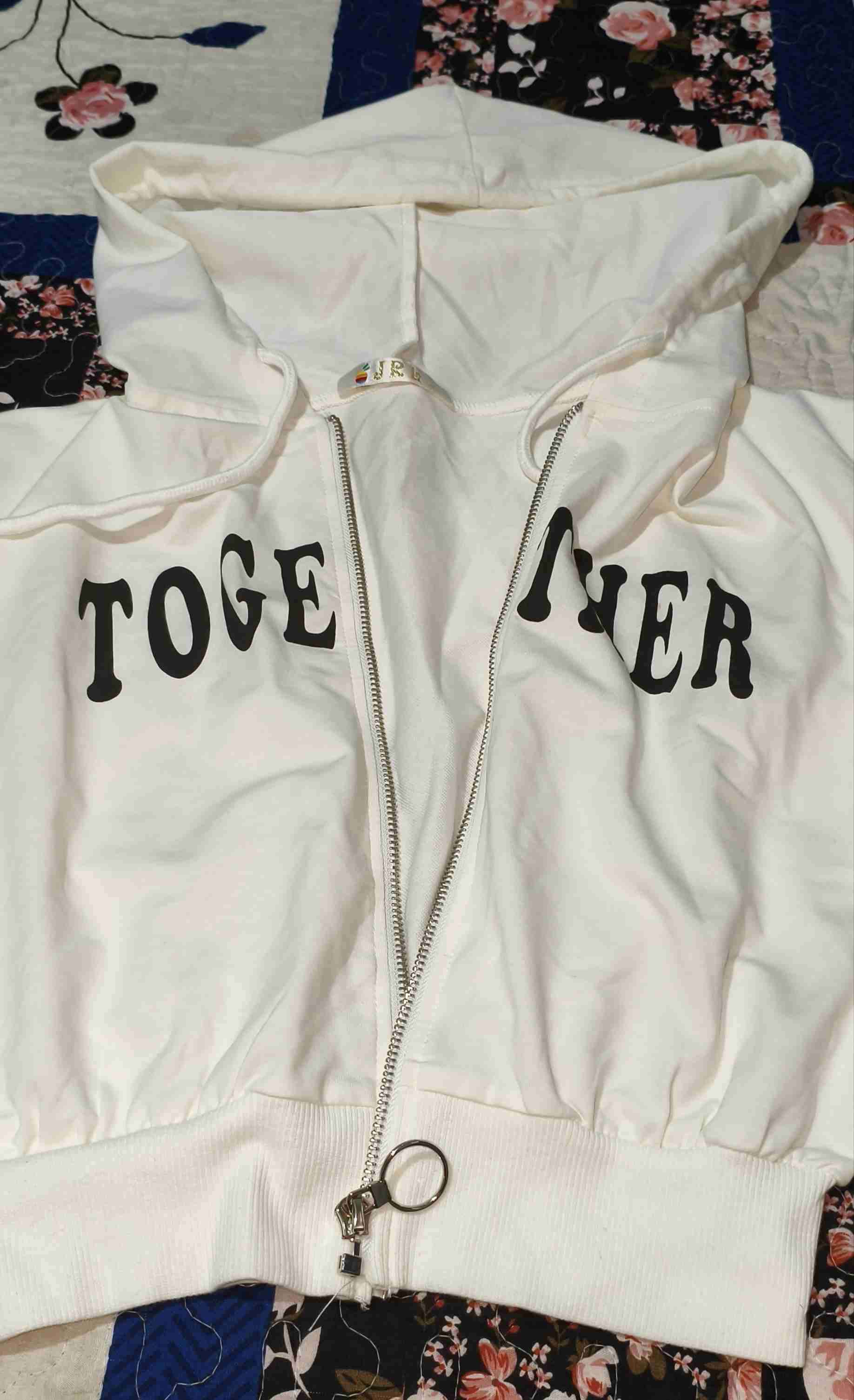 Polerón blanco con capucha - miniatura 3