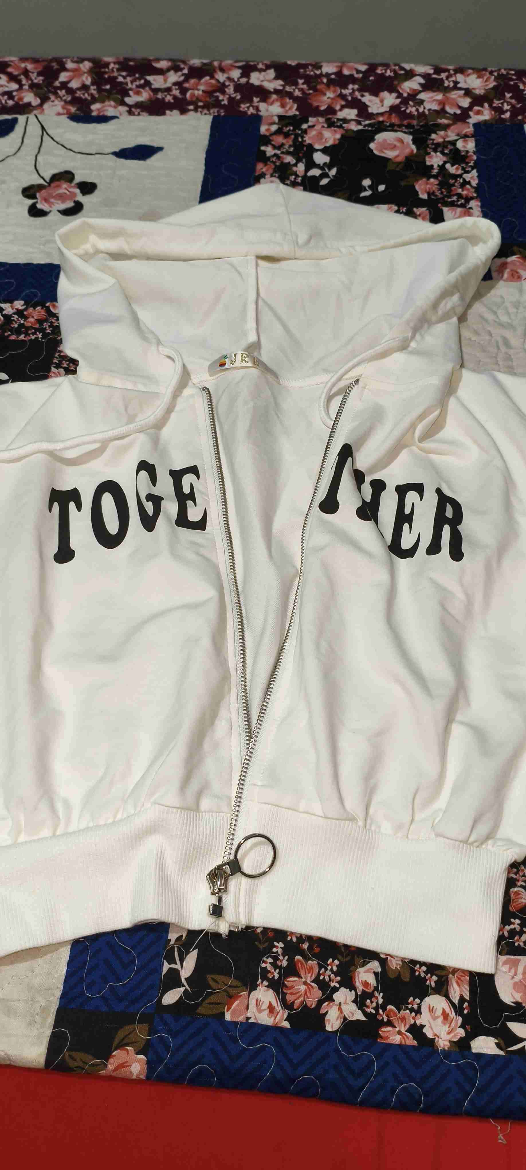 Polerón blanco con capucha - miniatura 4