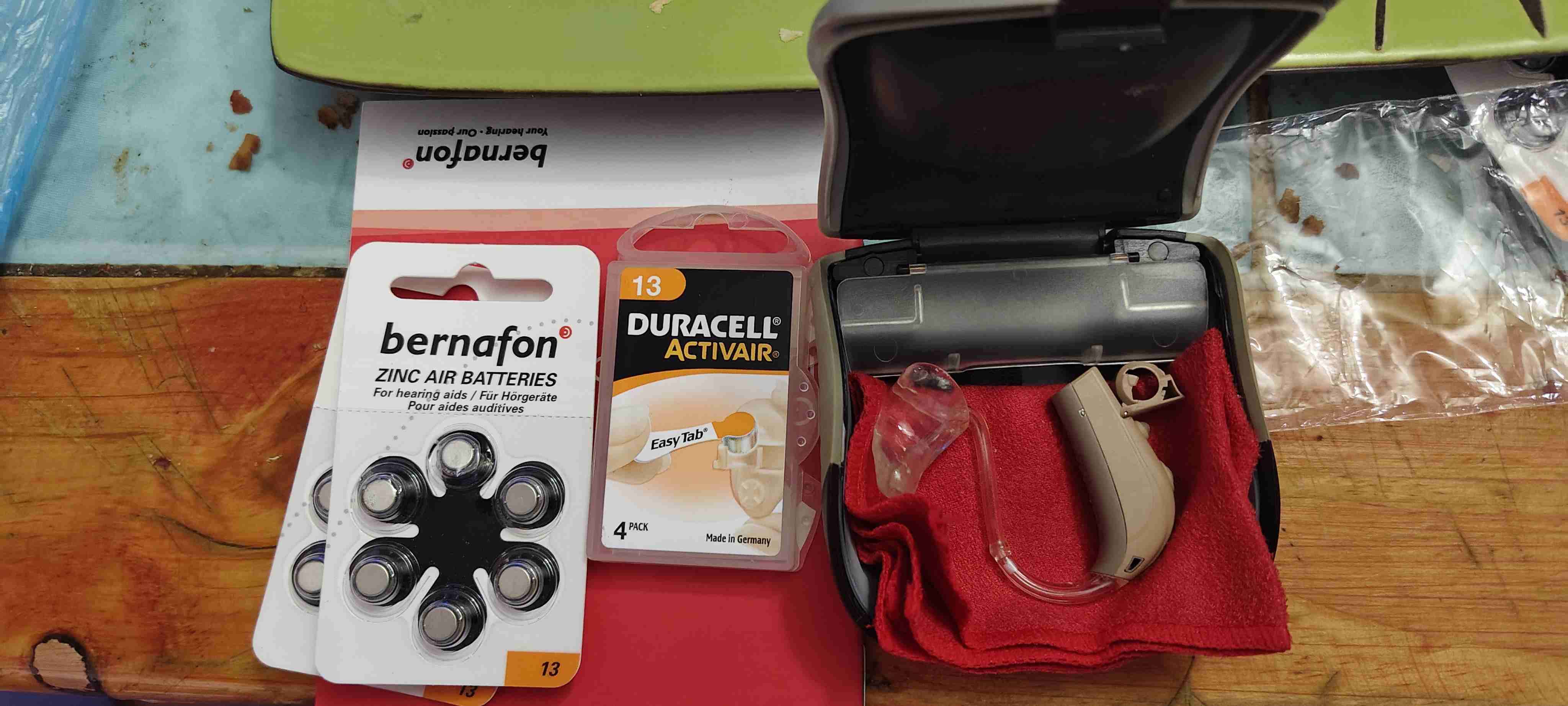 Audífono beige con accesorios - miniatura 2