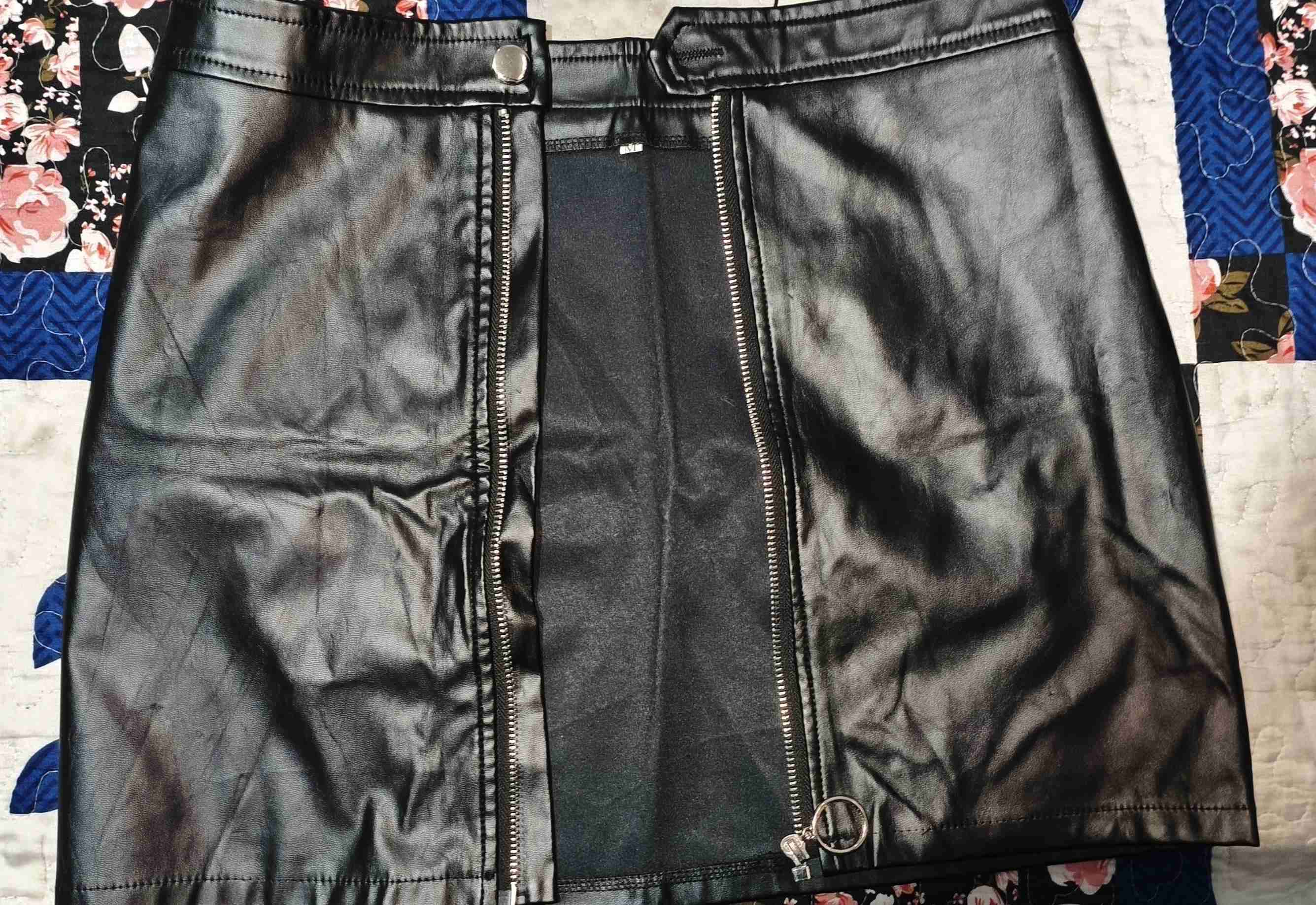 Mini falda negra con cierre