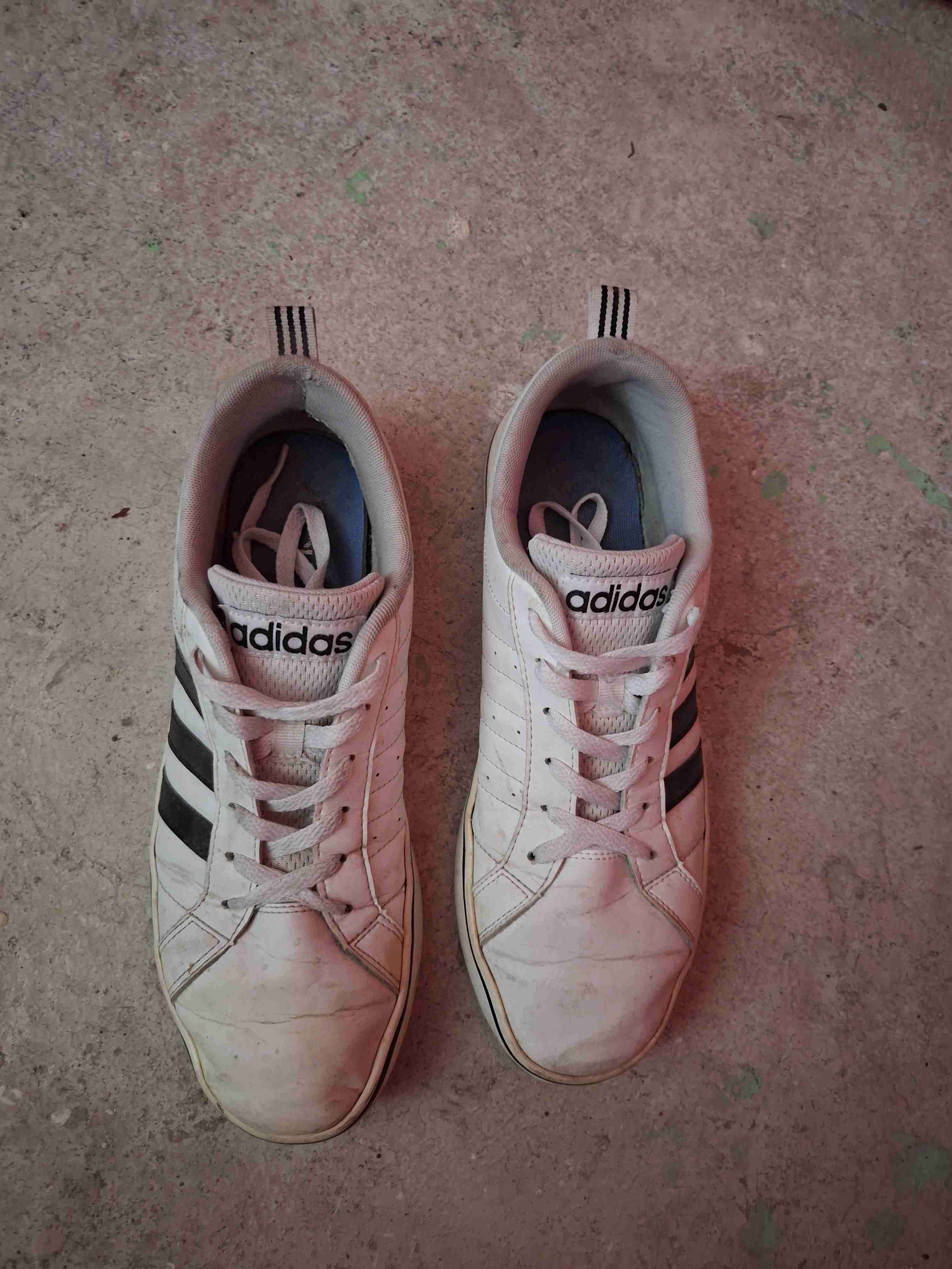 Zapatillas blancas Adidas usadas - miniatura 3