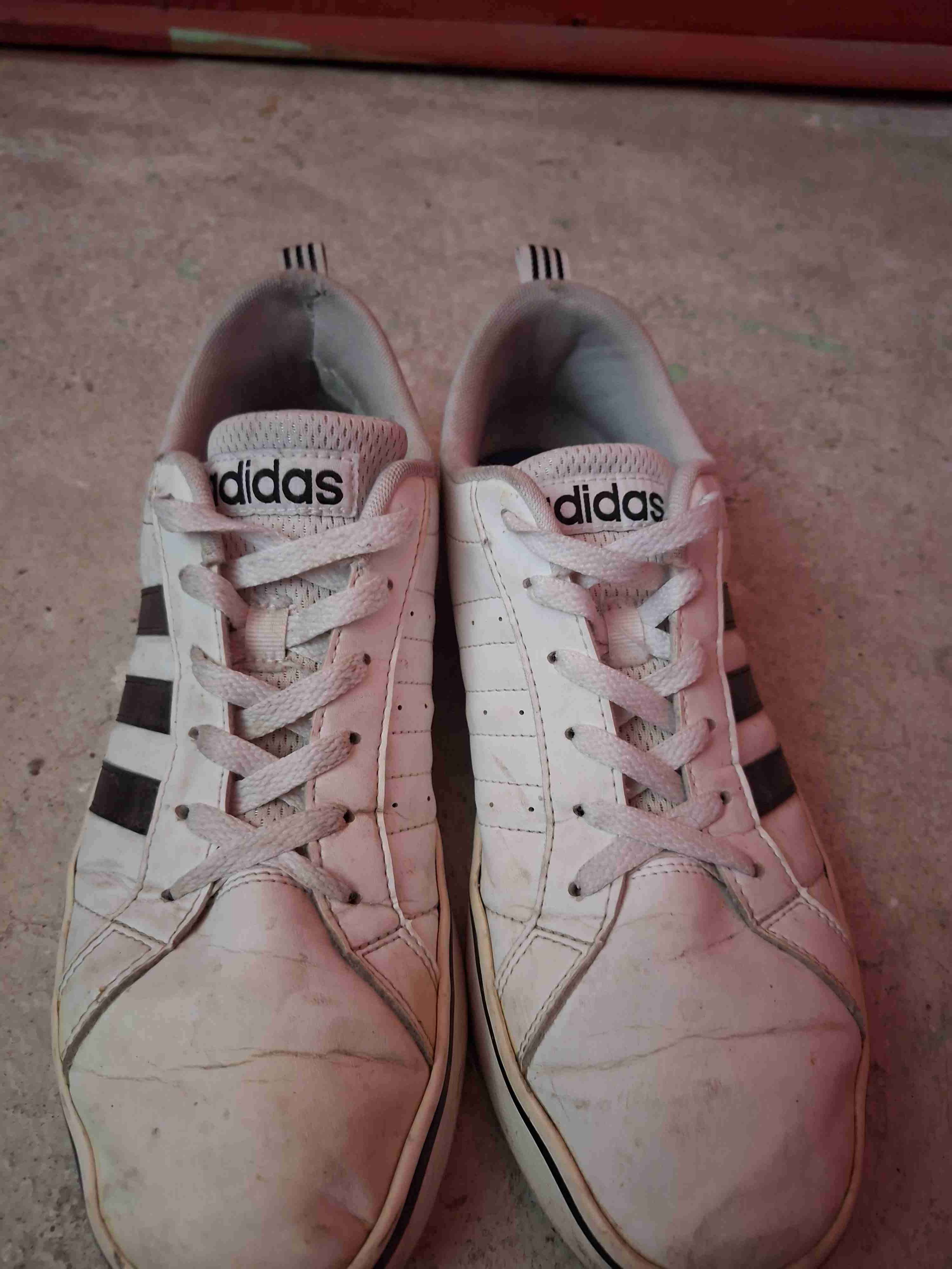 Zapatillas blancas Adidas usadas - miniatura 4