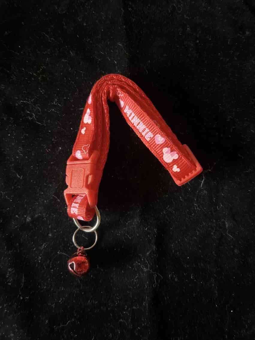 Collar rojo Minnie con campana