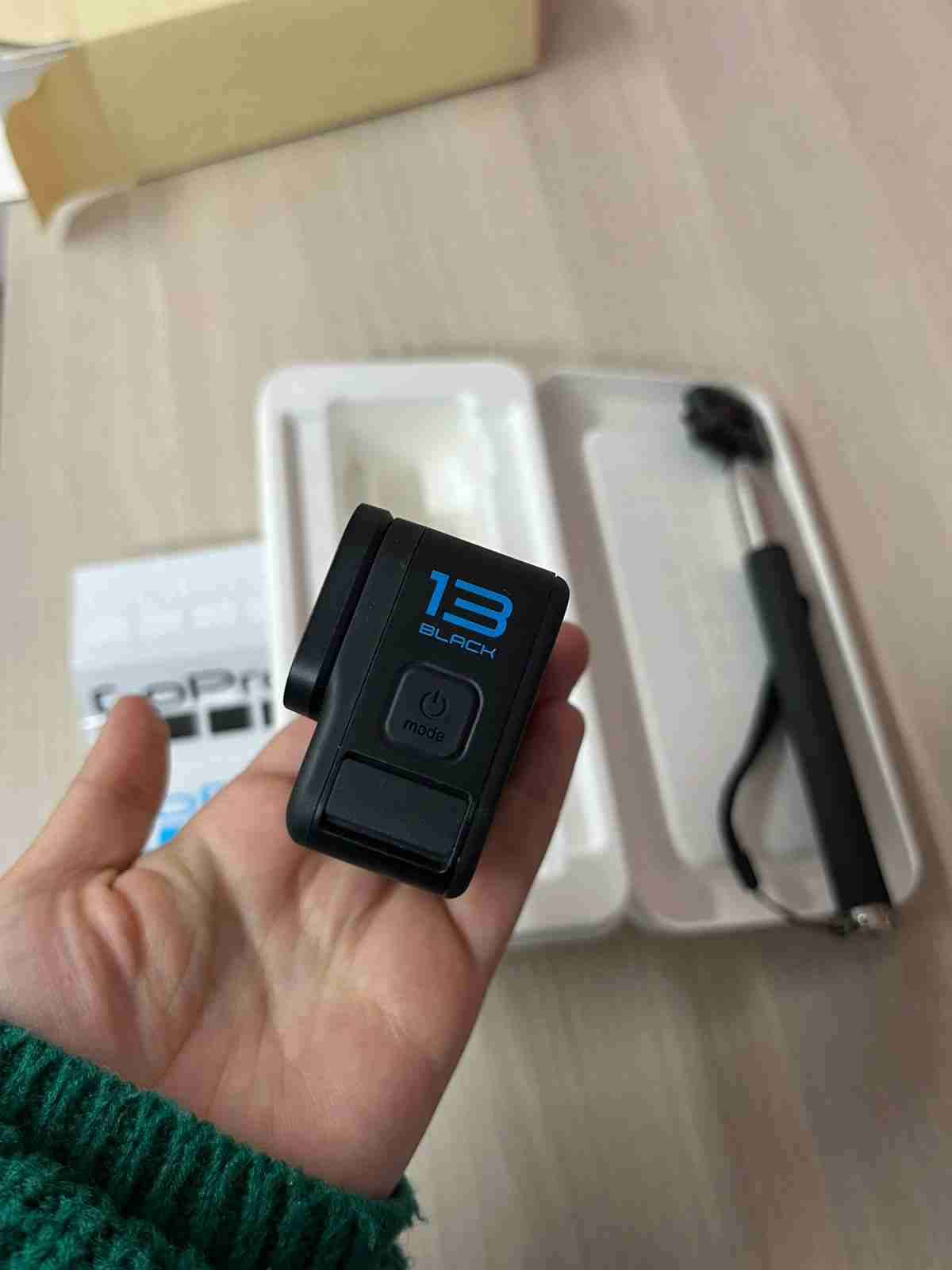 Cámara GoPro 13 con accesorios - miniatura 2