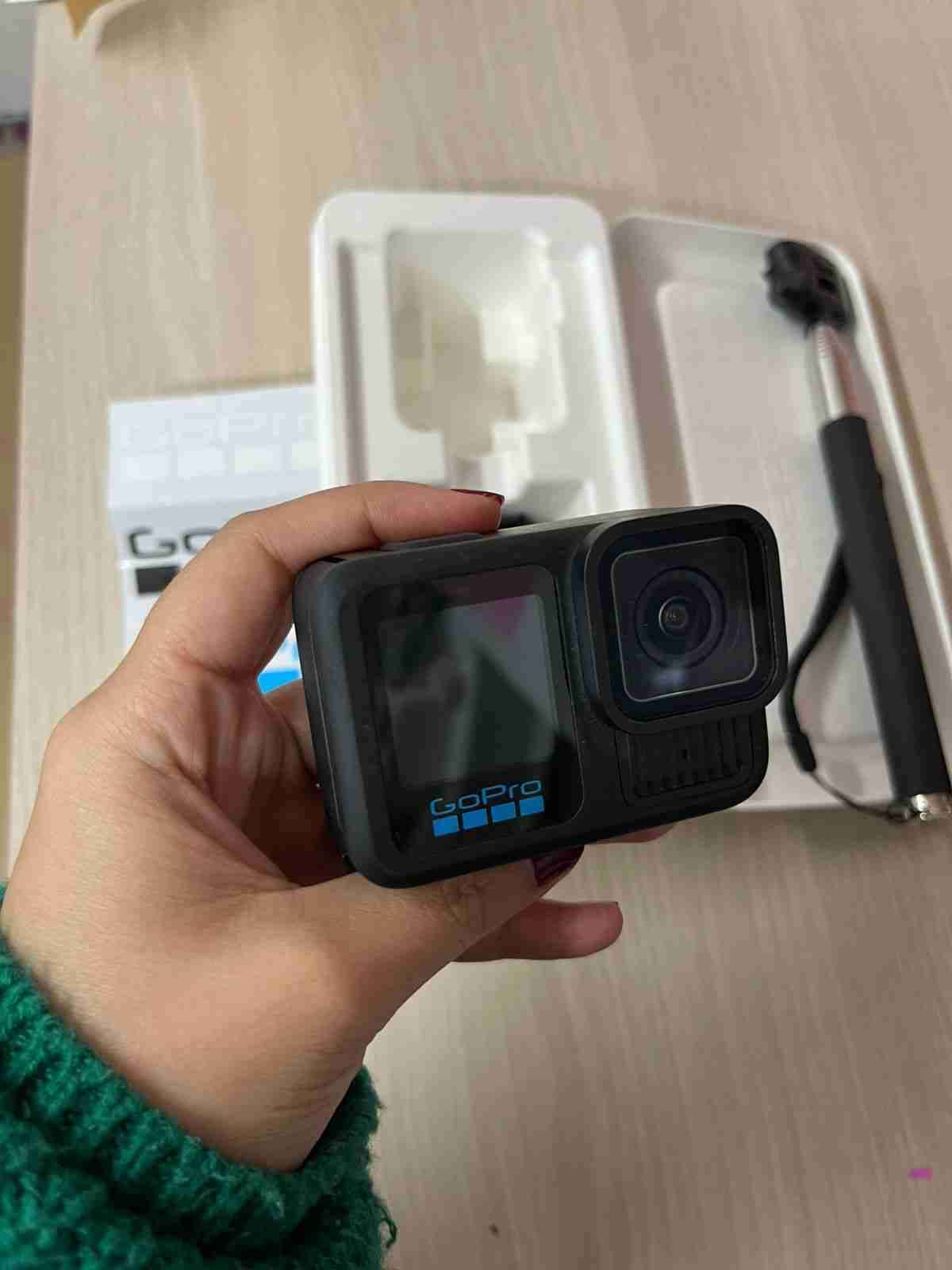 Cámara GoPro 13 con accesorios - miniatura 3